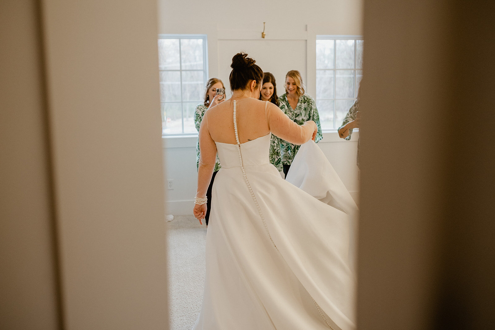 hutton-house-wedding-fall-bride-wedding-gown