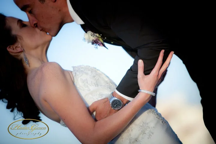 bride2band2bgroom2bkiss1.jpg