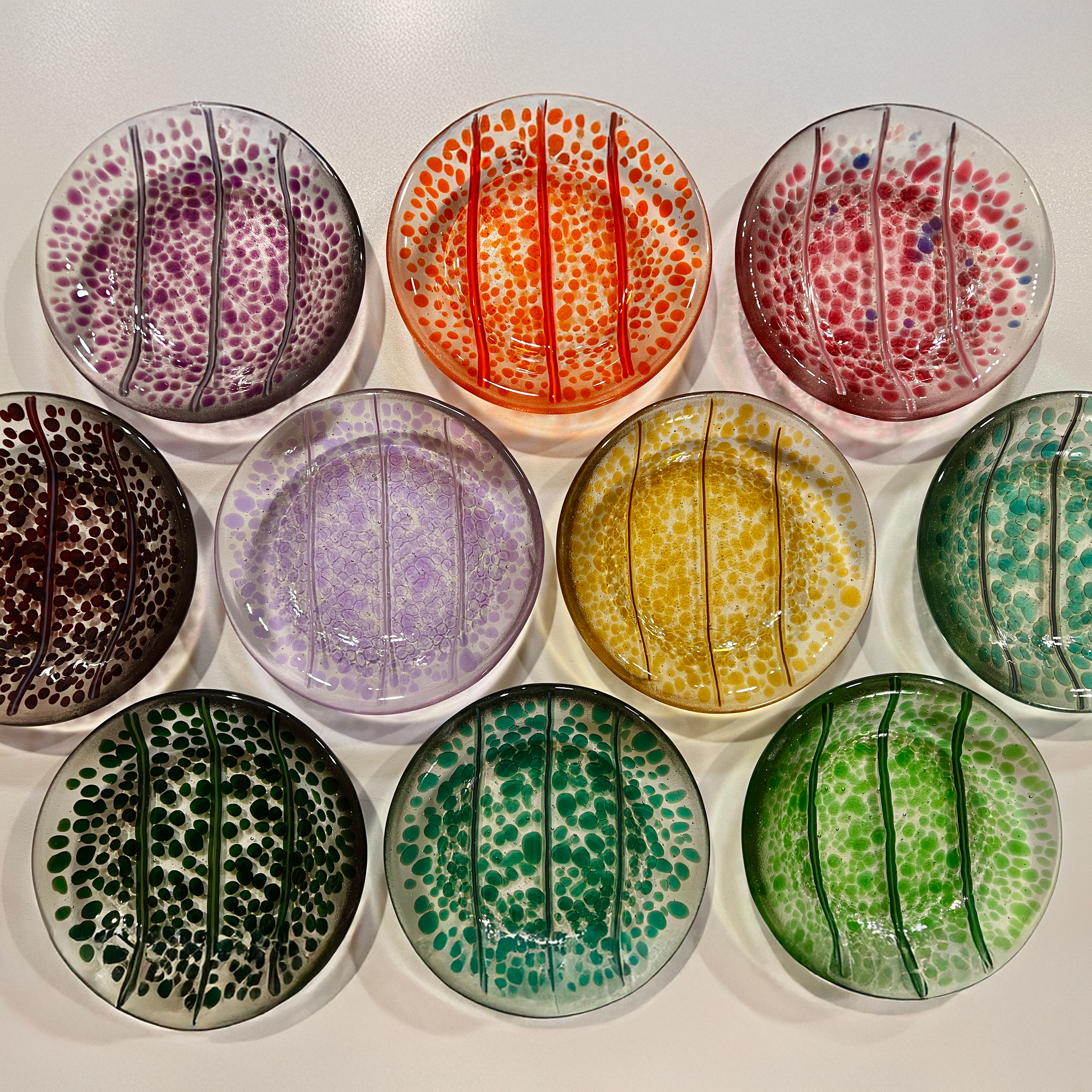 SmBowls-Rimmed-5-Rxn-PolkaDotsMultiColor-April2026.png