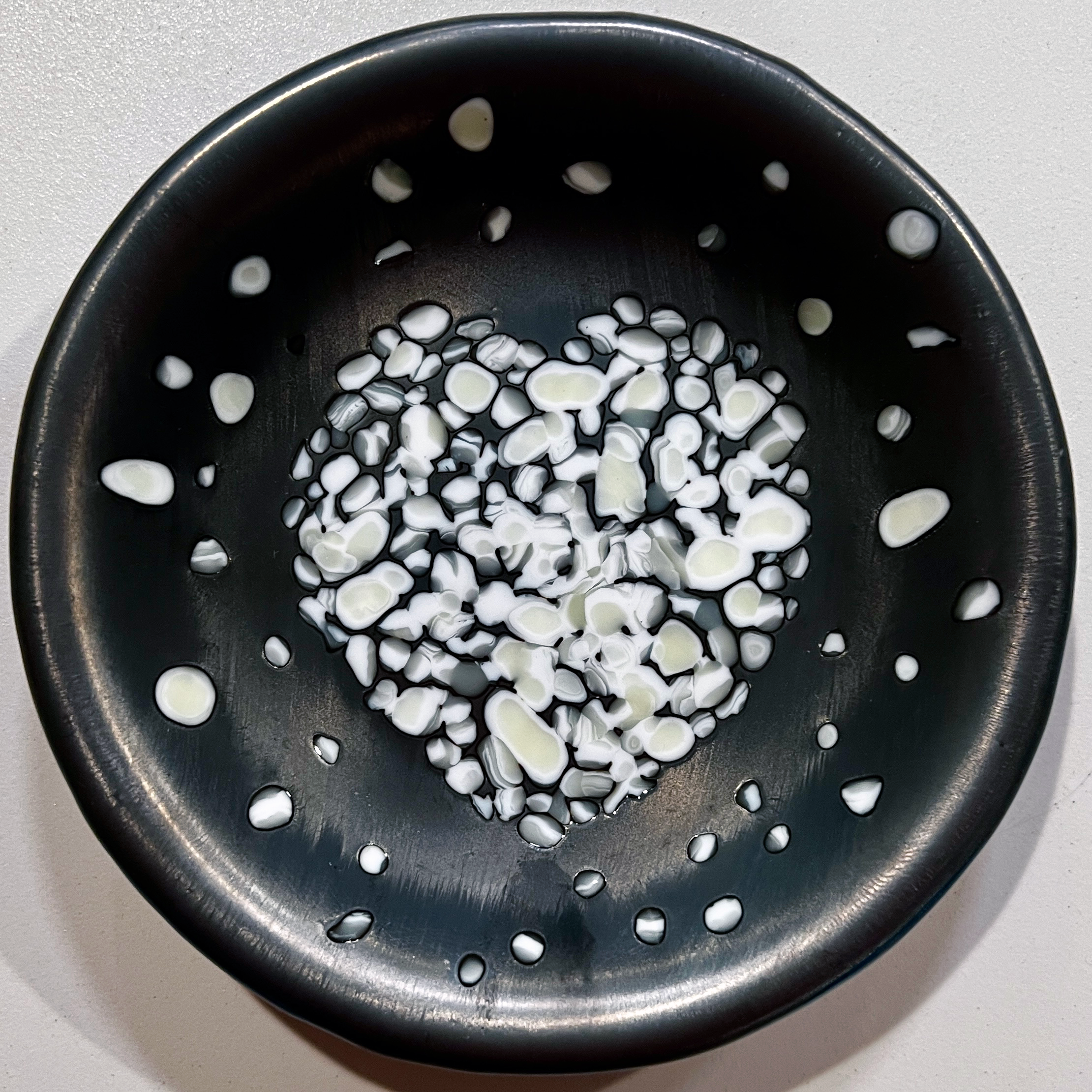 SmBowls-Rimmed-5-Rxn-SteelBlueBaseFVFrit-April2026.png