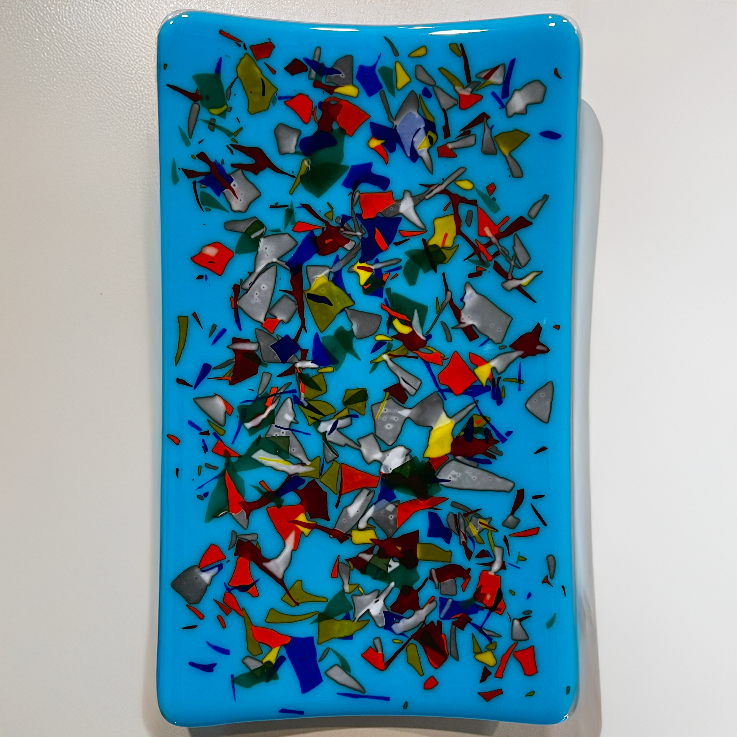 MedTray-10x6-LtCyanMultiColorConfetti-Apri2026.png