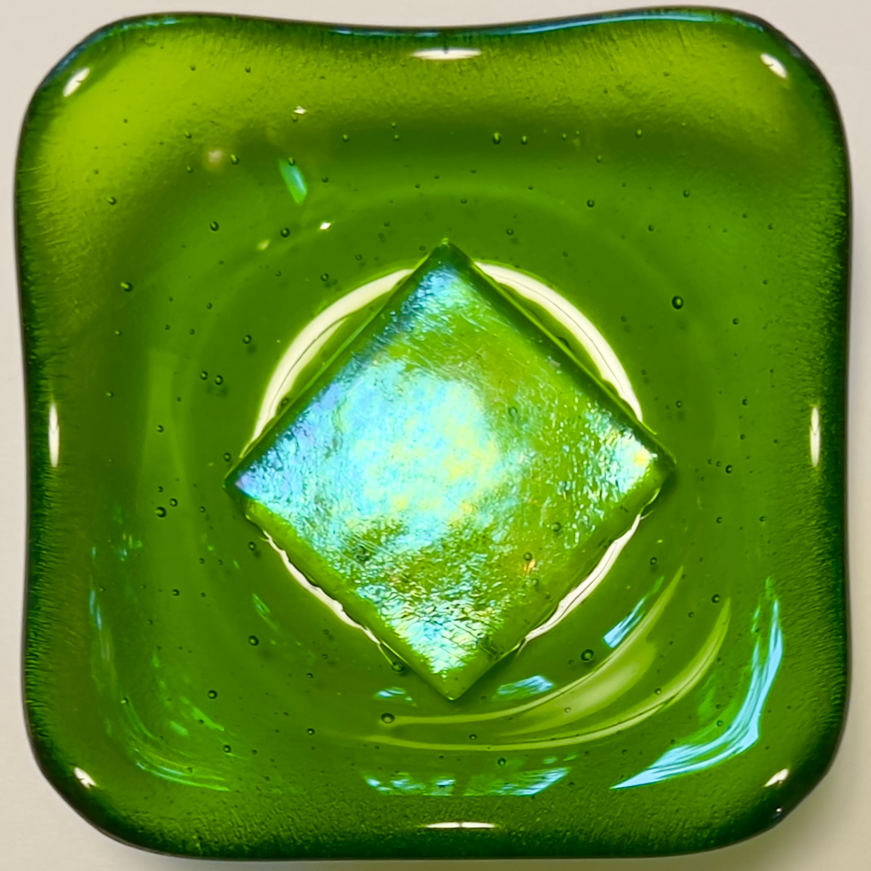 Bowls-Petite4pt-SquareIridSpringGreen-July2025.png