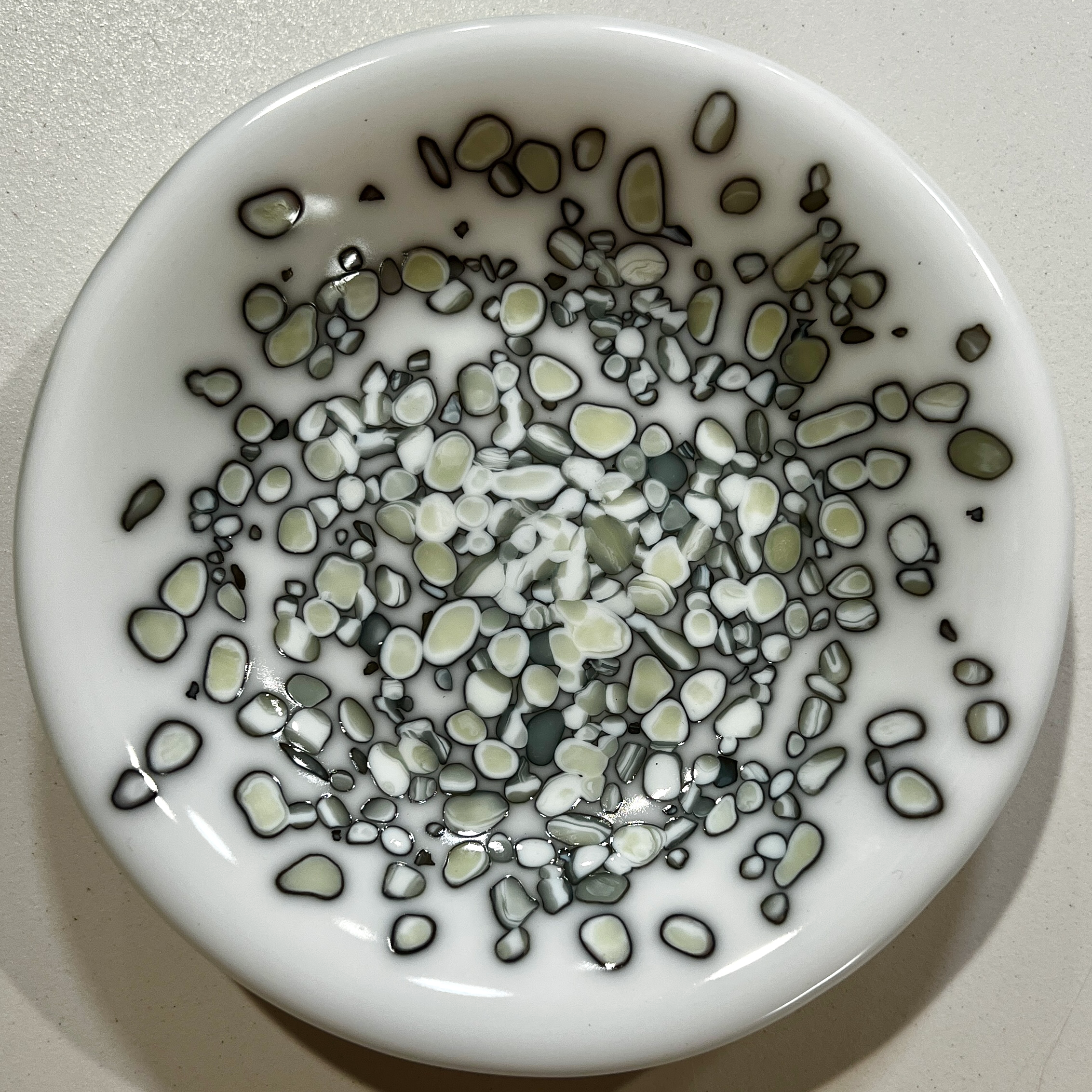 SmBowls-Rimmed-5-Rxn-DenseWhiteBaseFVFrit-April2026.png