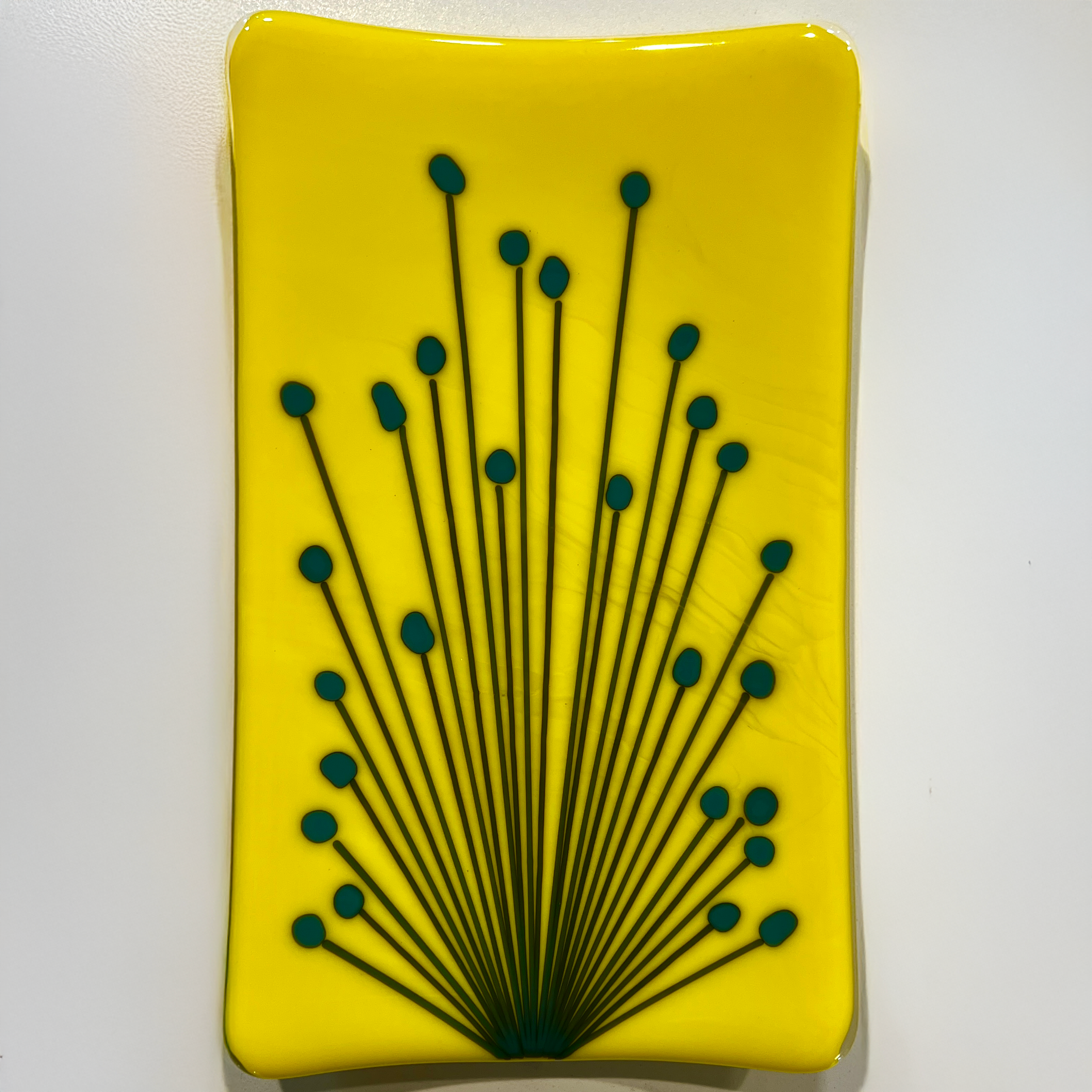 MedTray-10x6-CanaryYellowTealFrit&Stringers-April2026.png