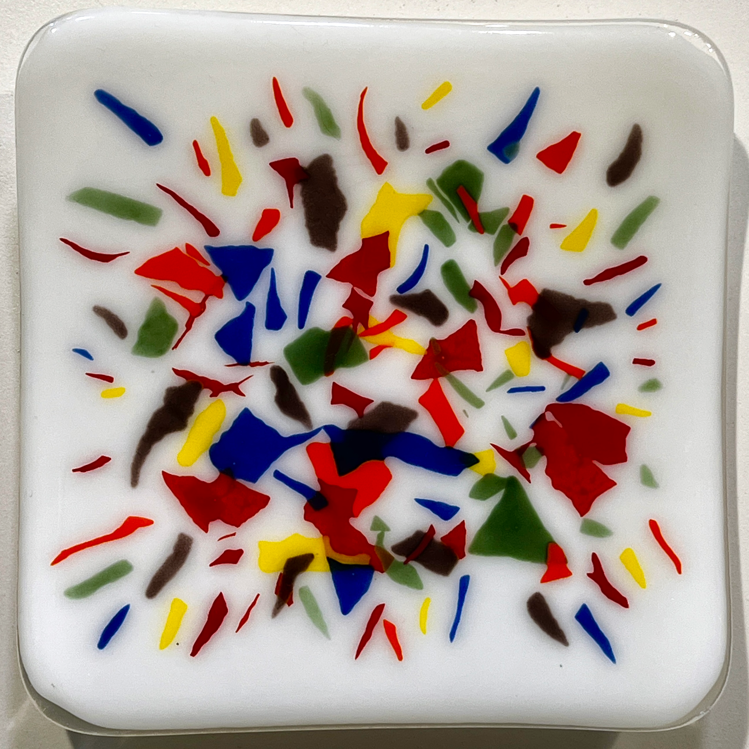 SmTray-6x6-WhiteMultiColorConfetti-April2026.png