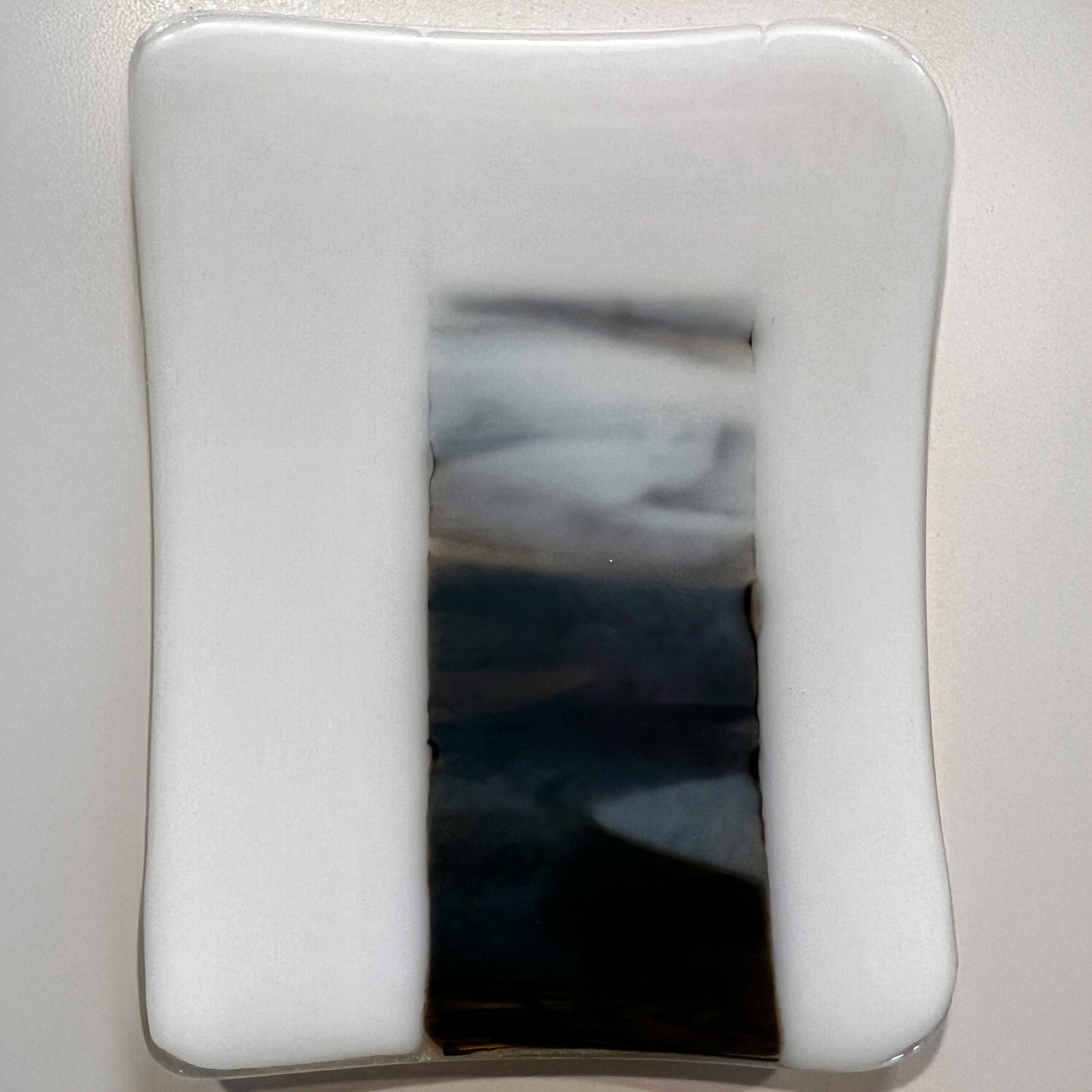 SmTray-5x4-BlackAmberWhiteCascade-April2026.png