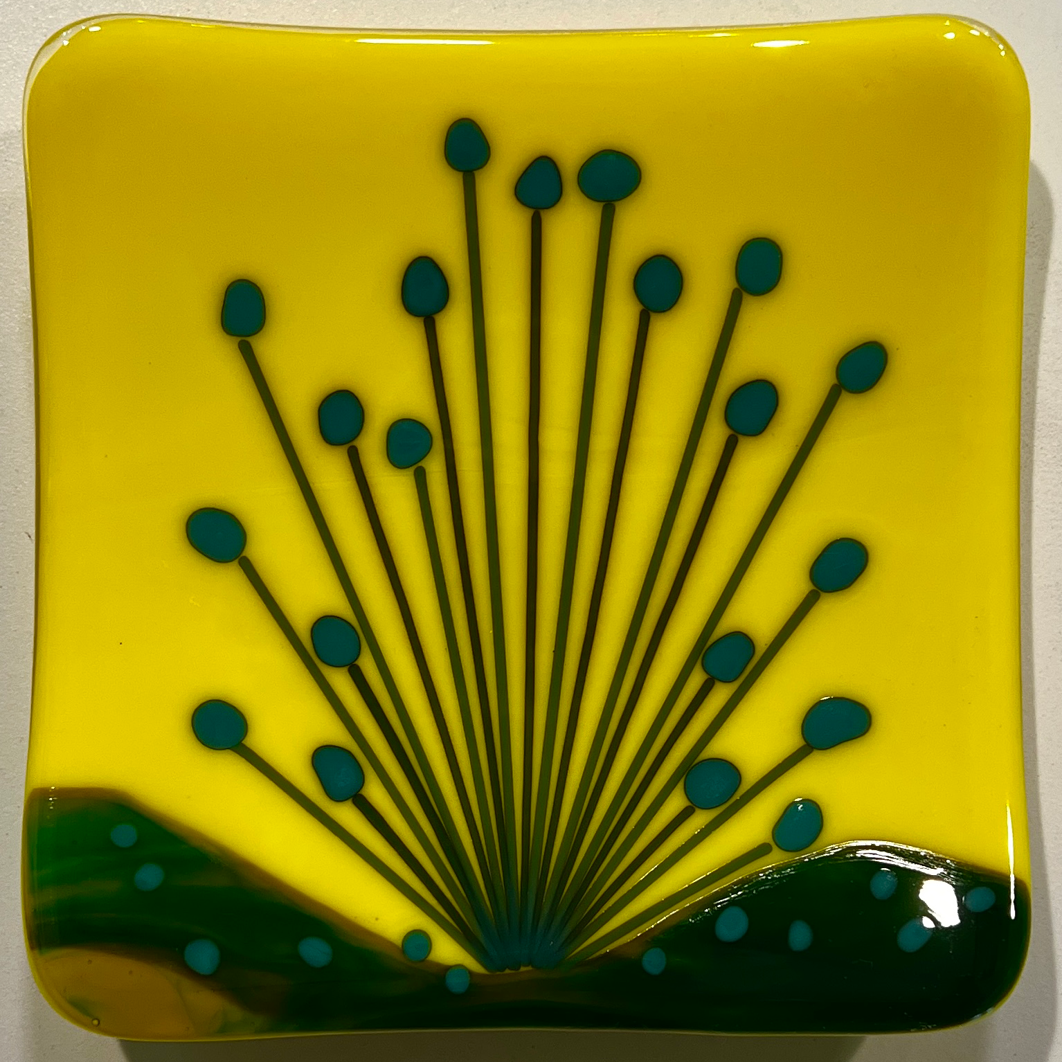 SmTray-6x6-CanaryYellowTealFrit&Stringers-April2026.png