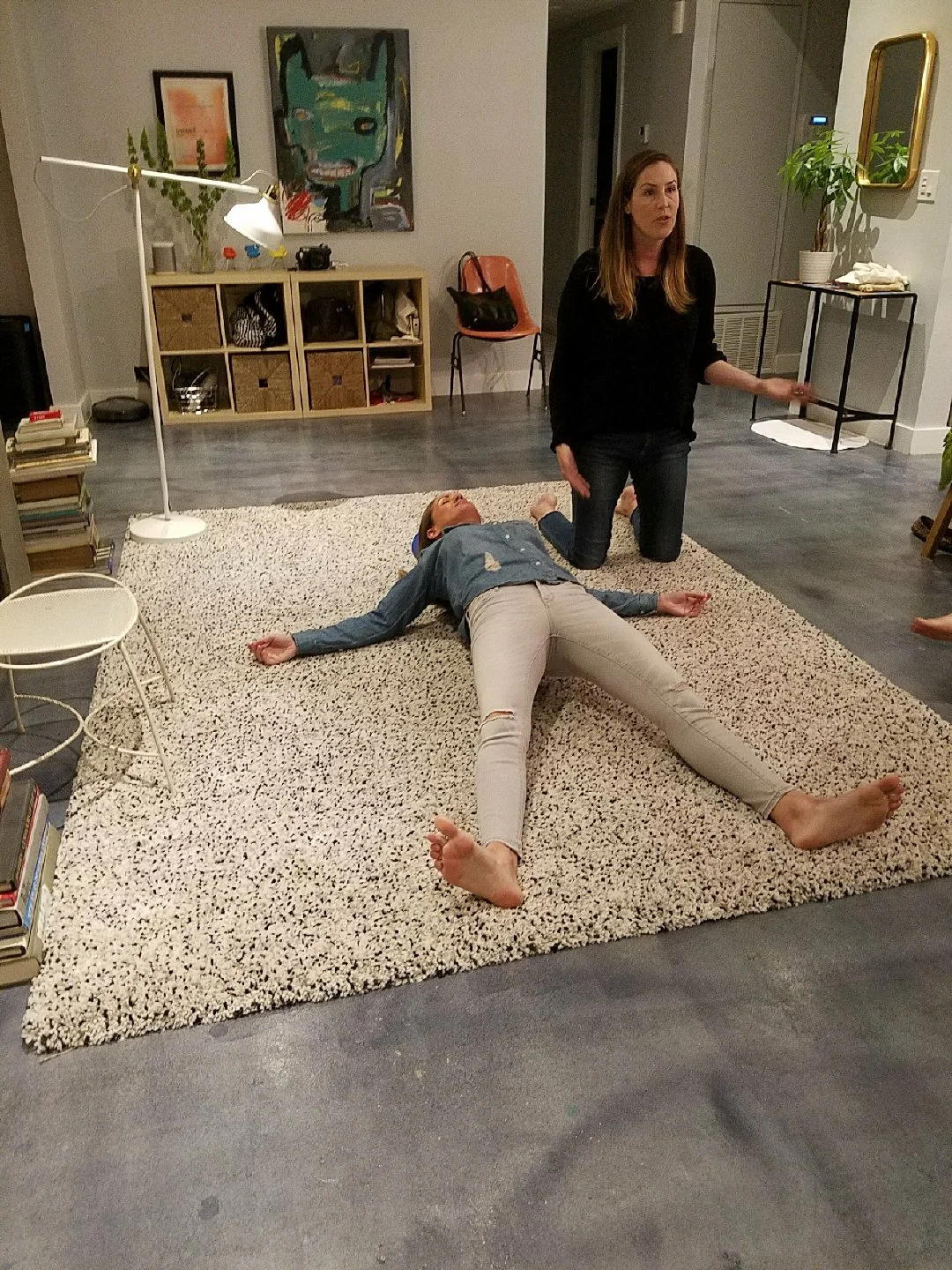 Just a casual foam roller moment between friends: here I am leading my friend Laura of @Queen_Canna in the spine release move I adore.