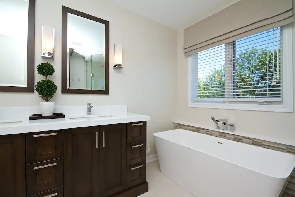 modern-bathroom-renovation-custom-oakville-07.webp