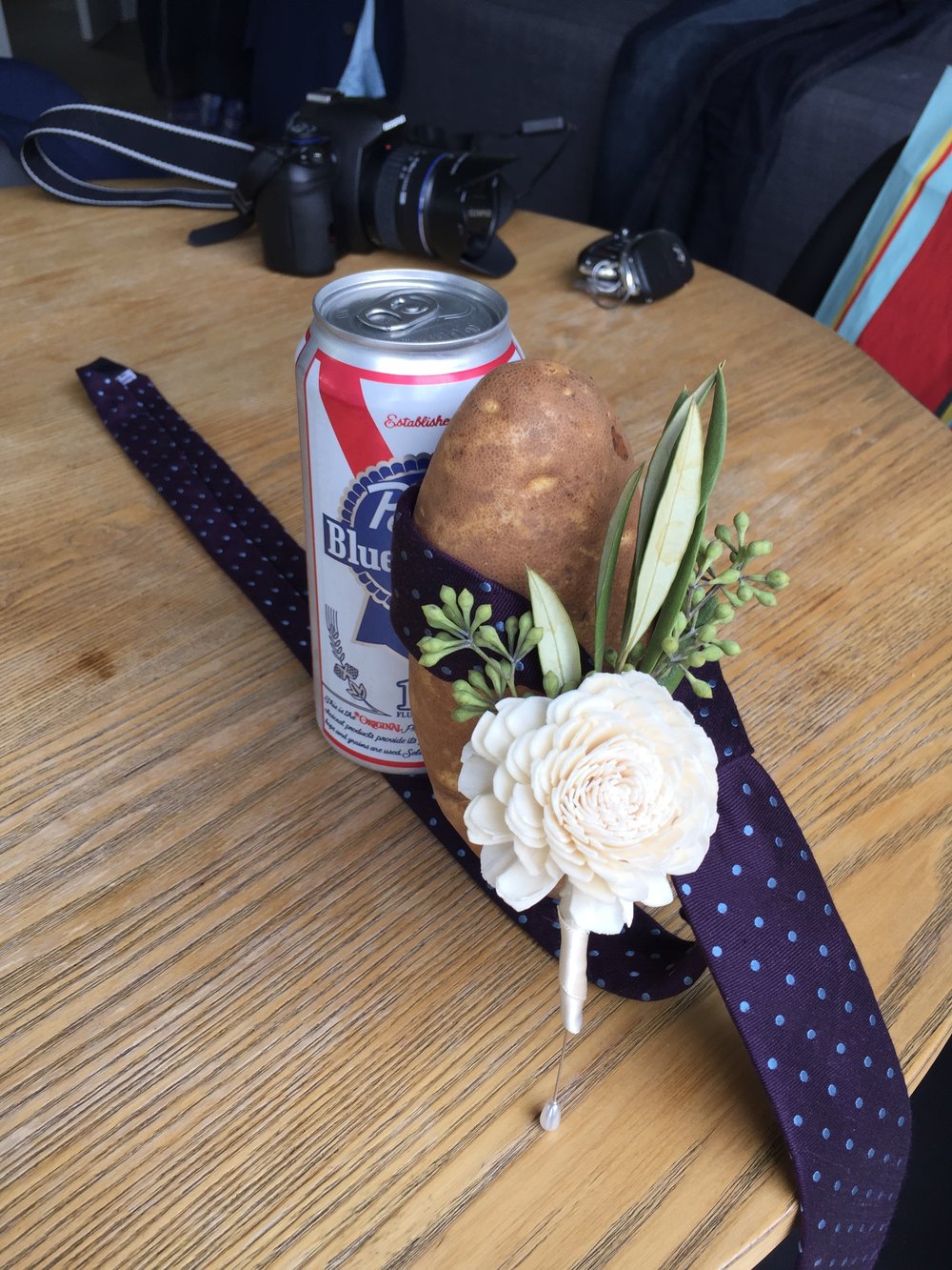  In the classiest weddings, such as those in Nashville, the wedding party wears a boutonniere. Mint Julips optional. 