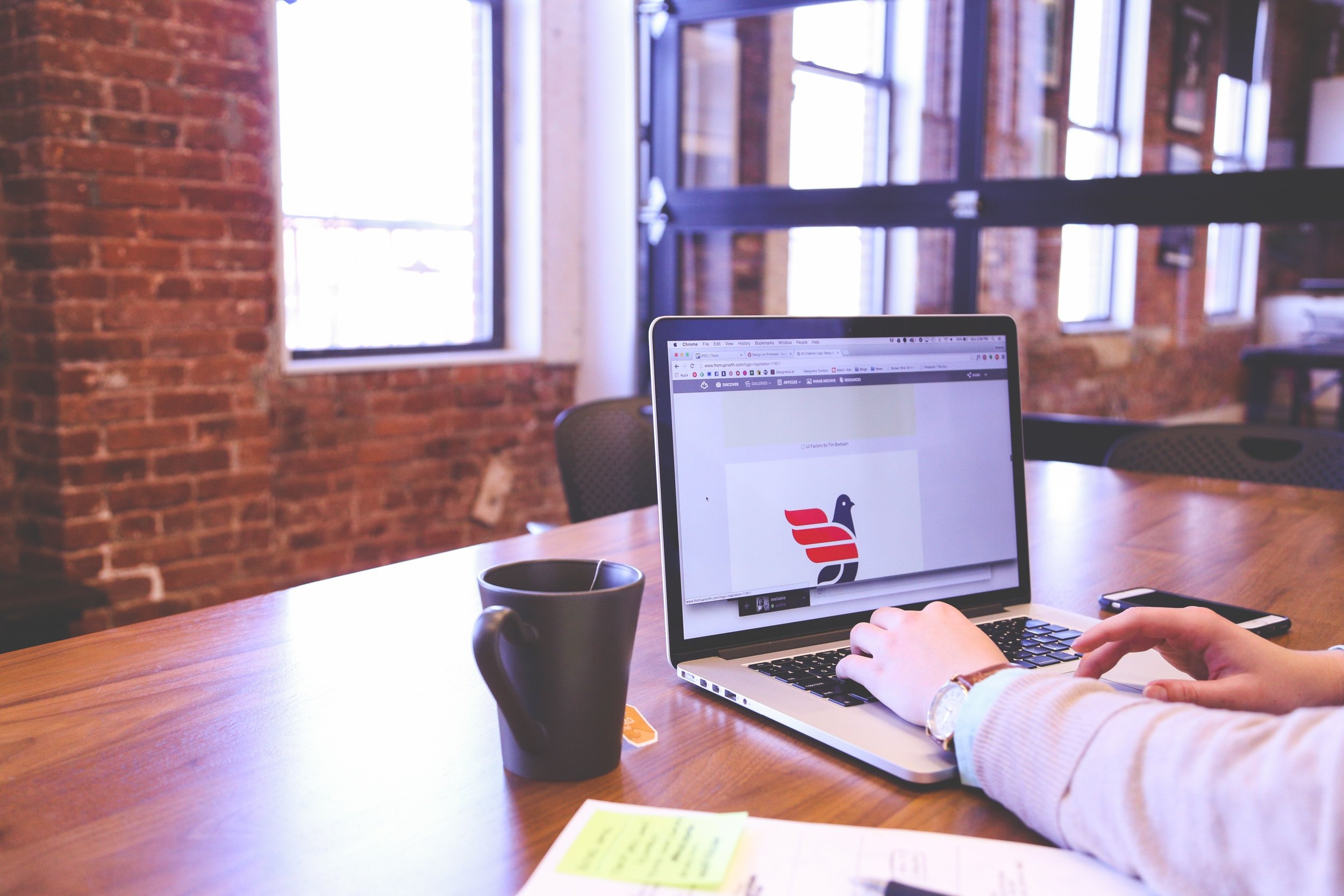 brickwall-browsing-business-7356.jpg