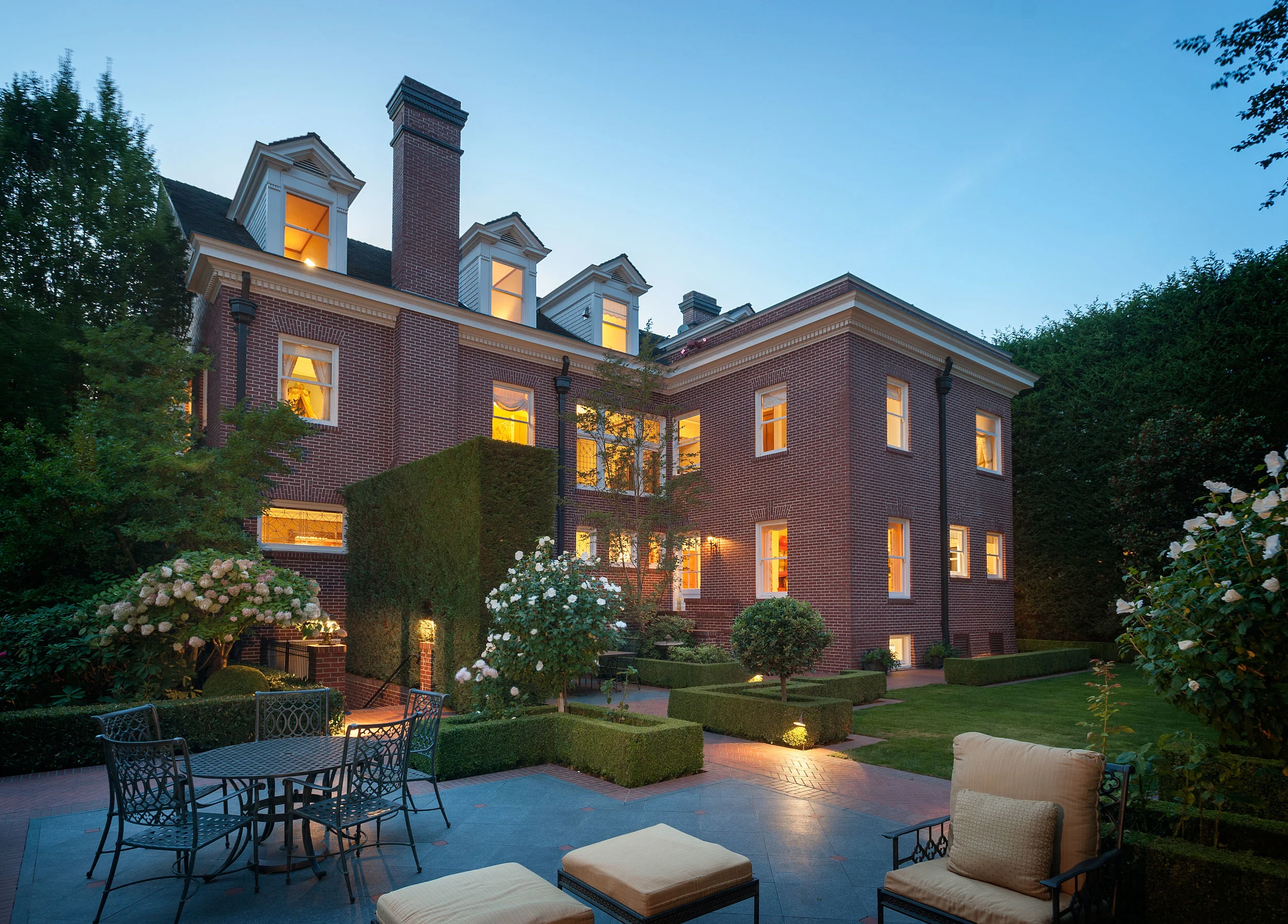 exterior1.jpg
