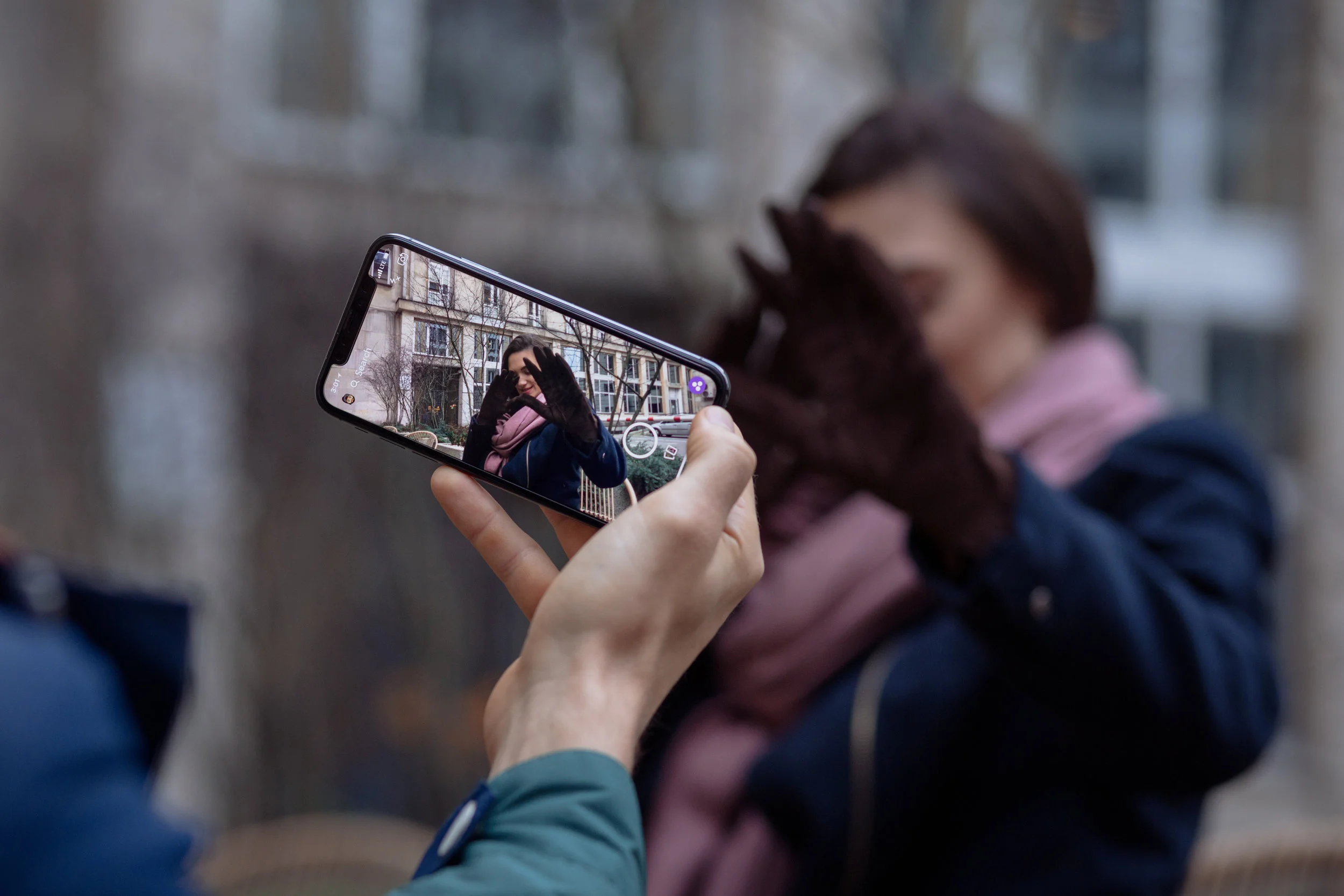 taking_a_photo_with_iphone_x.jpg