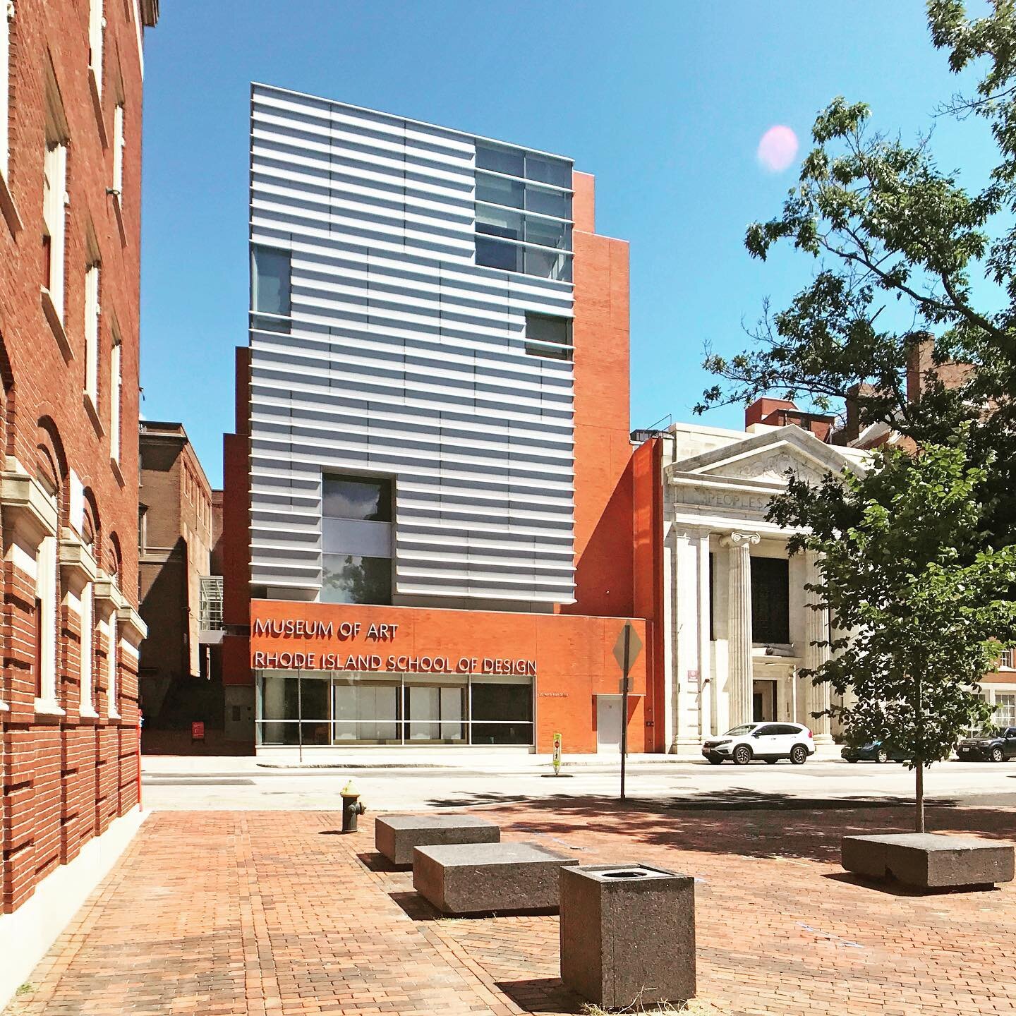 RISD Museum. It still looks sharp and fresh. It is almost 15years since its opening. #rafaelmoneo #risdmuseum #modernarchitecture