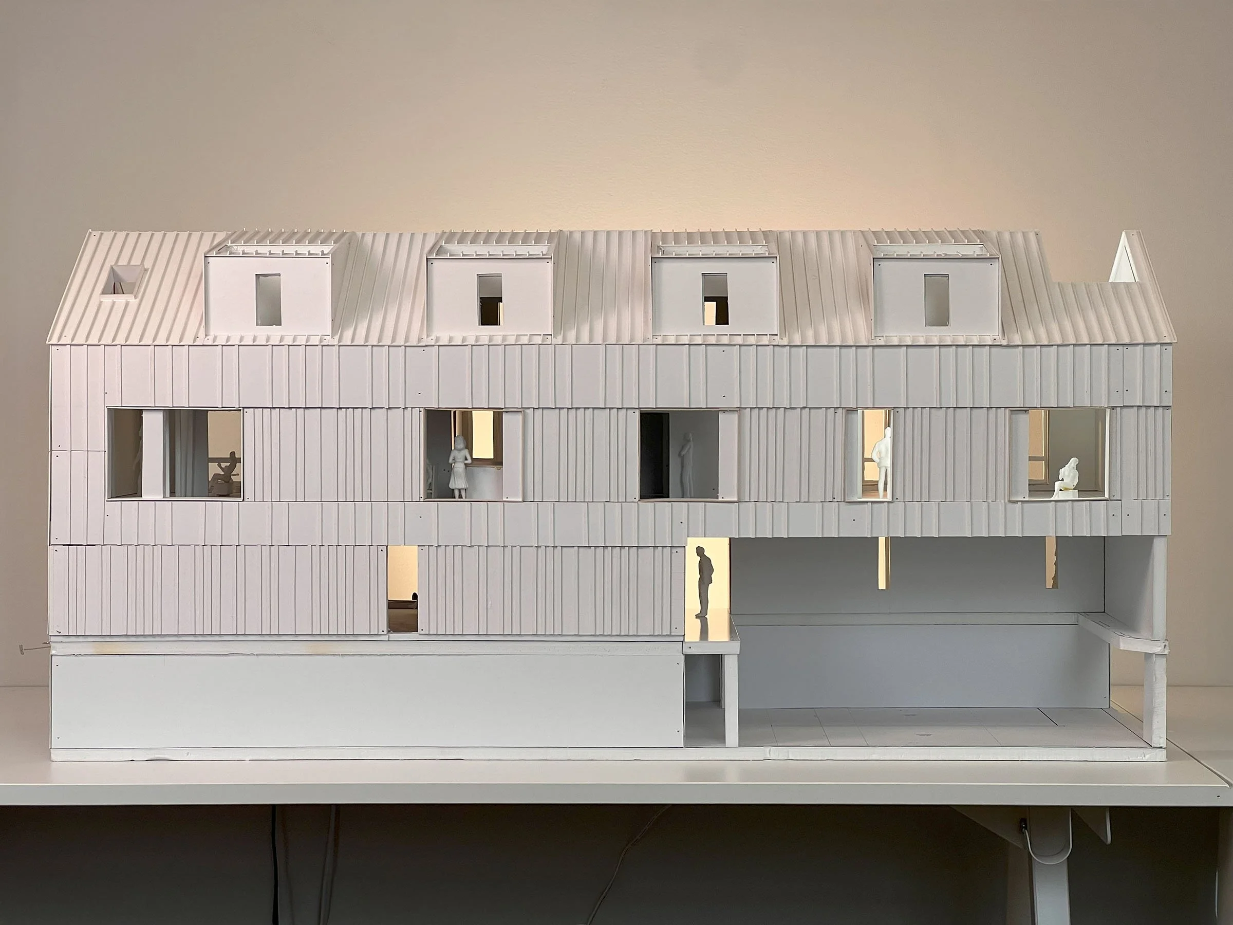 000 MODEL PHOTO PARKING SIDE FOR PUBLICATION INFORMATION.jpg