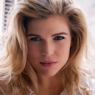 Julia-Rae2.jpg