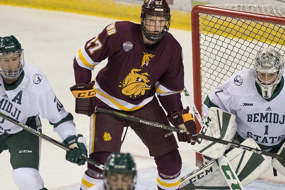 UMD falls 5-2 to Bemidji State after third period Beaver Barrage