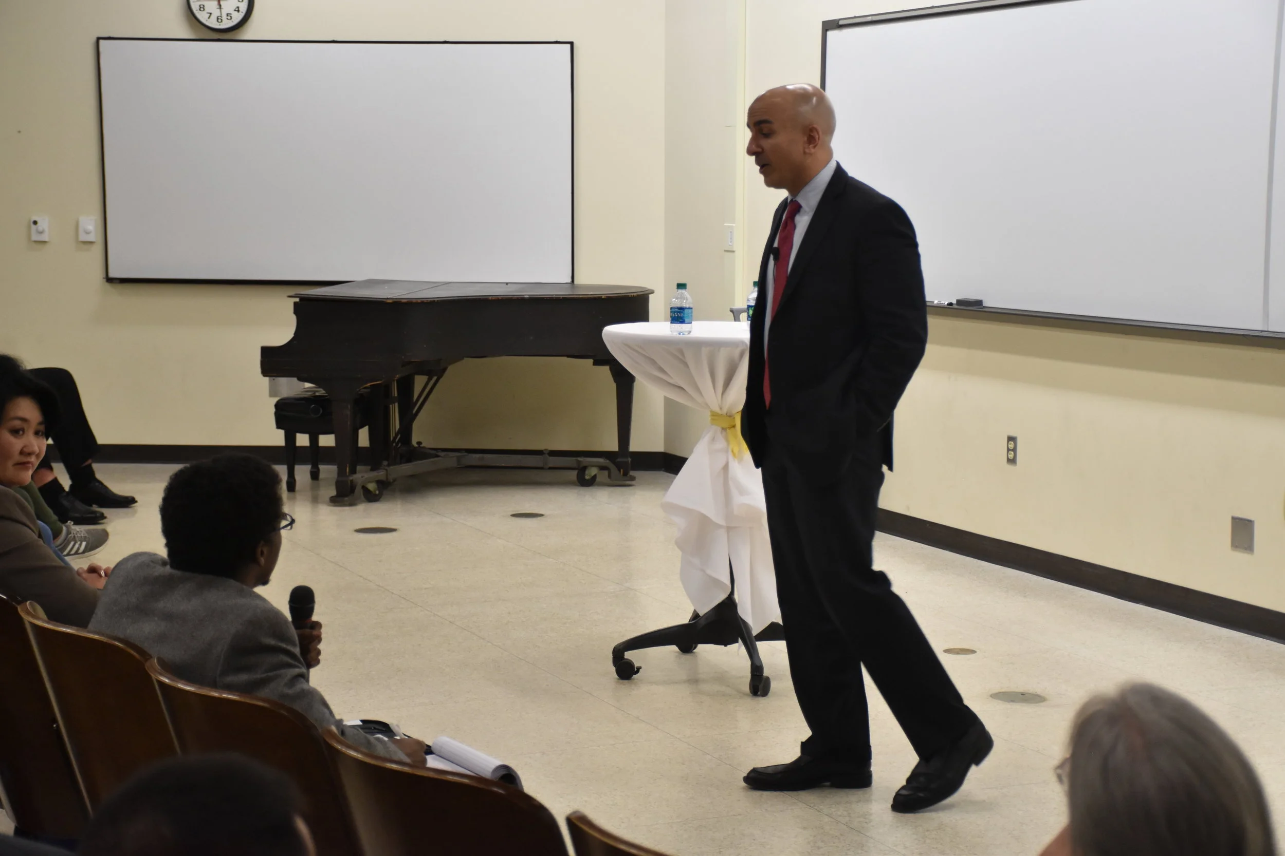 Minneapolis Federal Reserve bank president conducts Q/A with UMD Business and Economics students