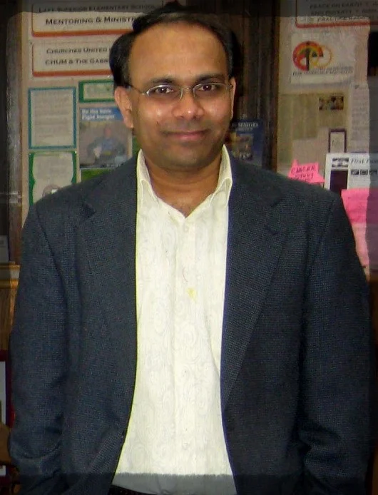 Dr. Venkatram Mereddy, a professor in the Department of Pharmacy and the Department of Chemistry and Biochemistry, works with undergraduate researchers. According to Dr. Mereddy, 70 to 80 percent of undergraduate students participate in research. Photo courtesy of Dr. Mereddy