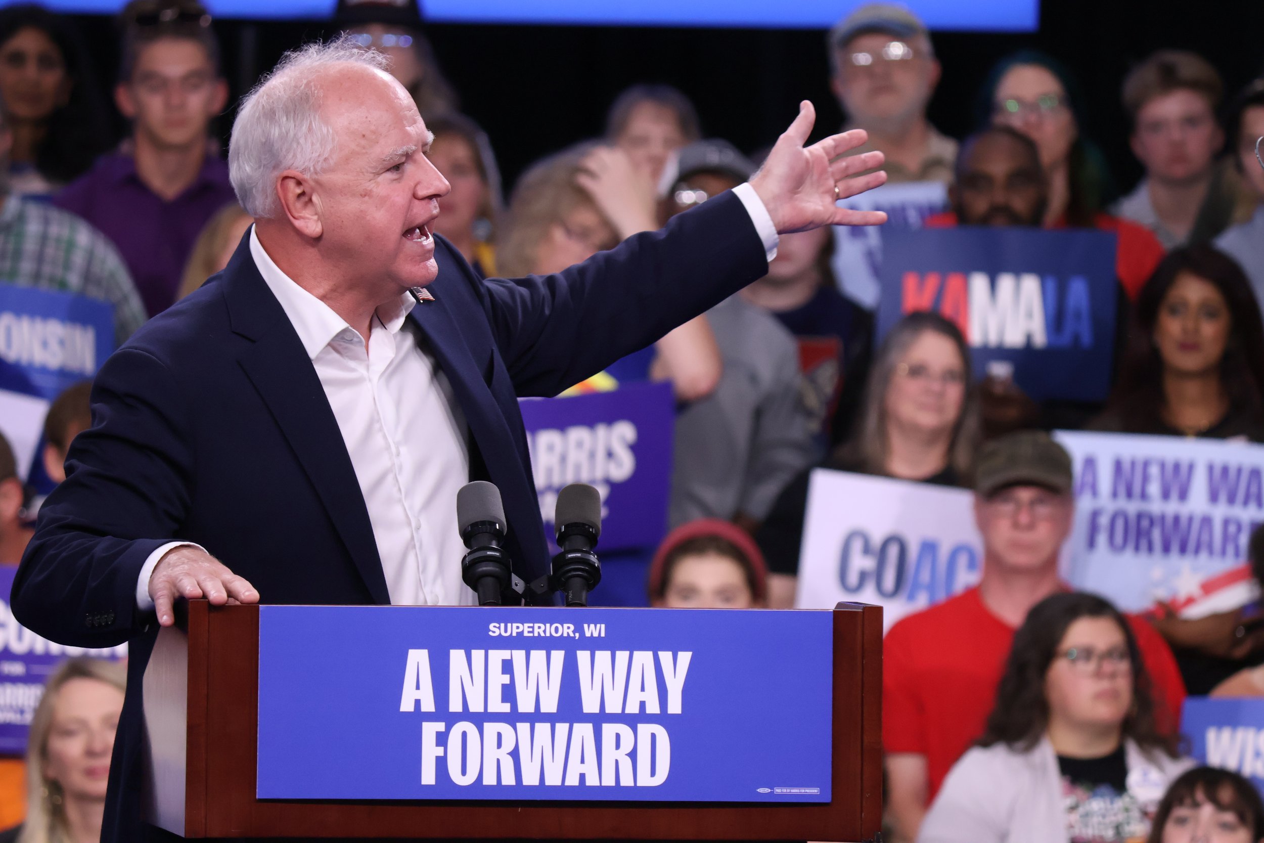 Walz holds rally at UWS