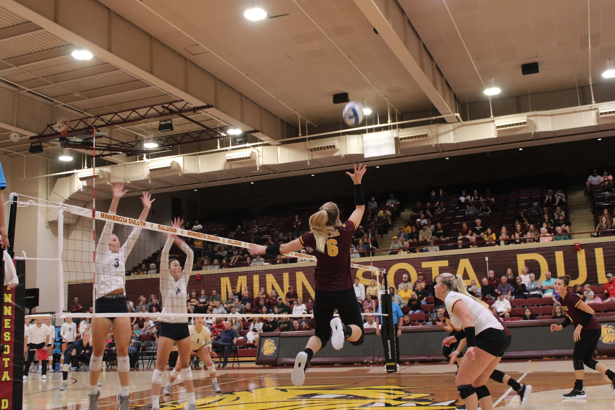 Close Game for UMD Volleyball