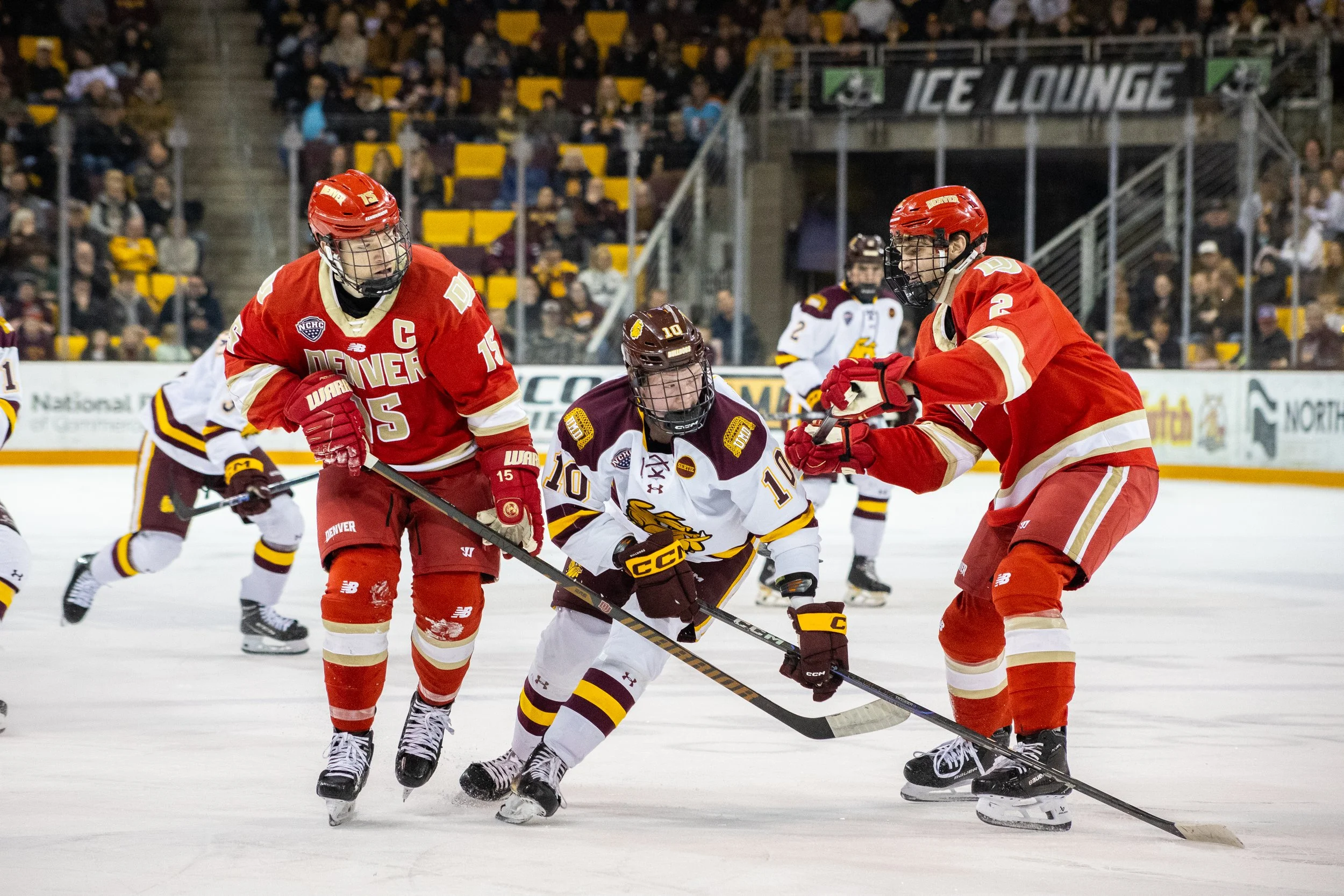 Men's Hockey Goes 1-1 in Weekend Series Against No. 5 Ranked Denver