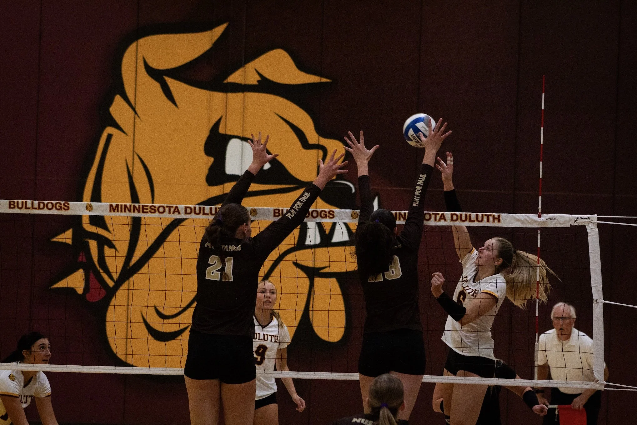 UMD Volleyball Has Neck-and-Neck Matches Against SMSU on 9/20