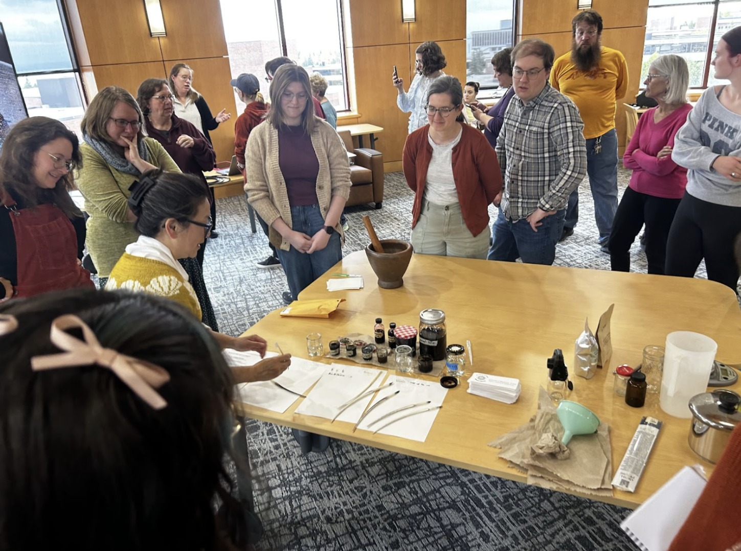 Iron Gall Ink Demo: How Students Learned to Make Ink from the Middle Ages 
