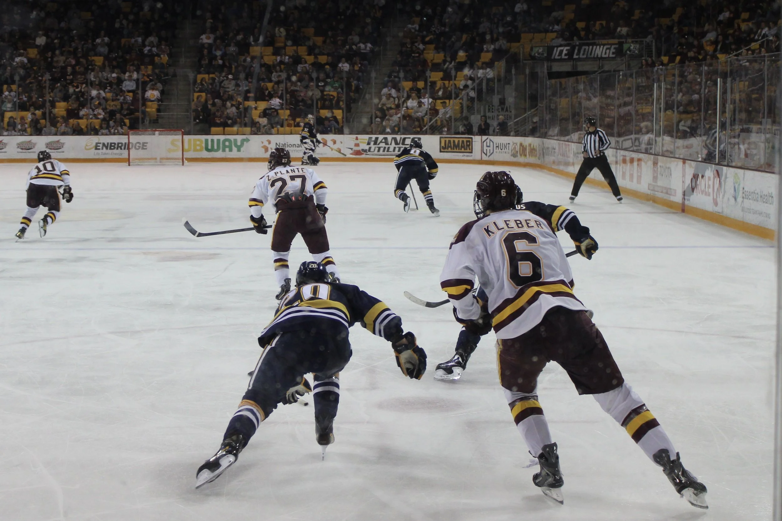 UMD Men's Hockey Faced Western Michigan in Down-to-the-Wire Games