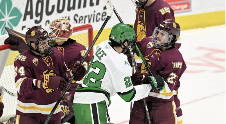 UMD Men’s Hockey Comes Away With Series Split Against No. 3 Ranked North Dakota 