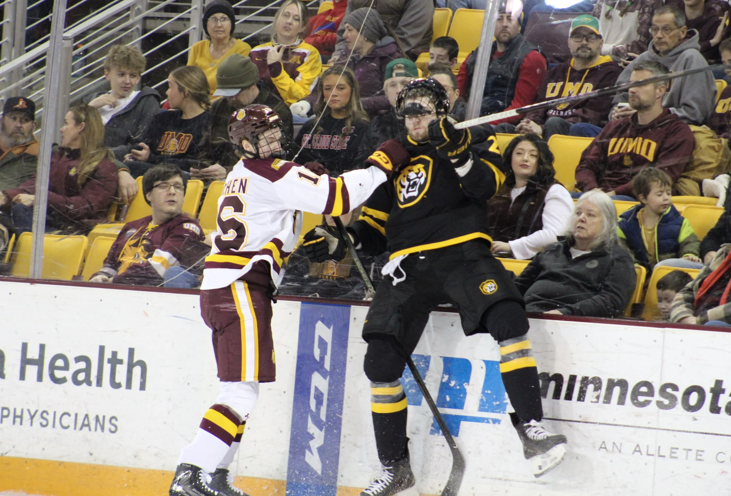 UMD Women’s and Men’s Hockey Recap- Photo Story