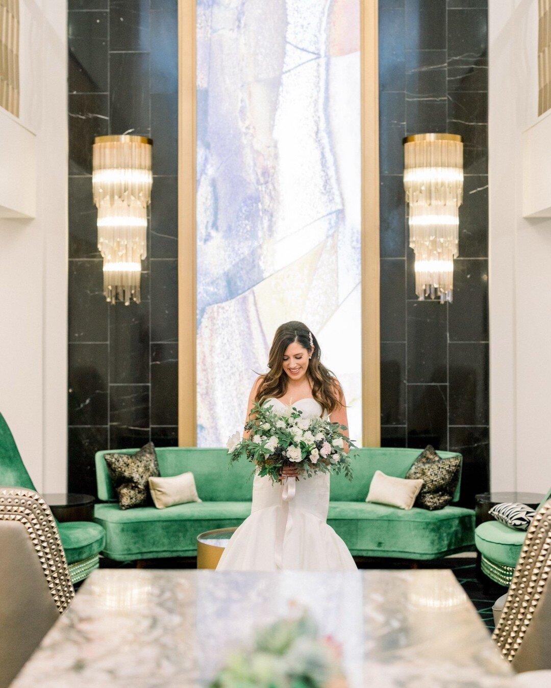 Fresh bright light and clean lines from her elegant full glamour dress to the incredible classic art deco inspired @tulsaclubhotel feels like spring is finally here! Plus - Love that pop of green, can't resist some tallgrass color! 💚
.
Megan's dress