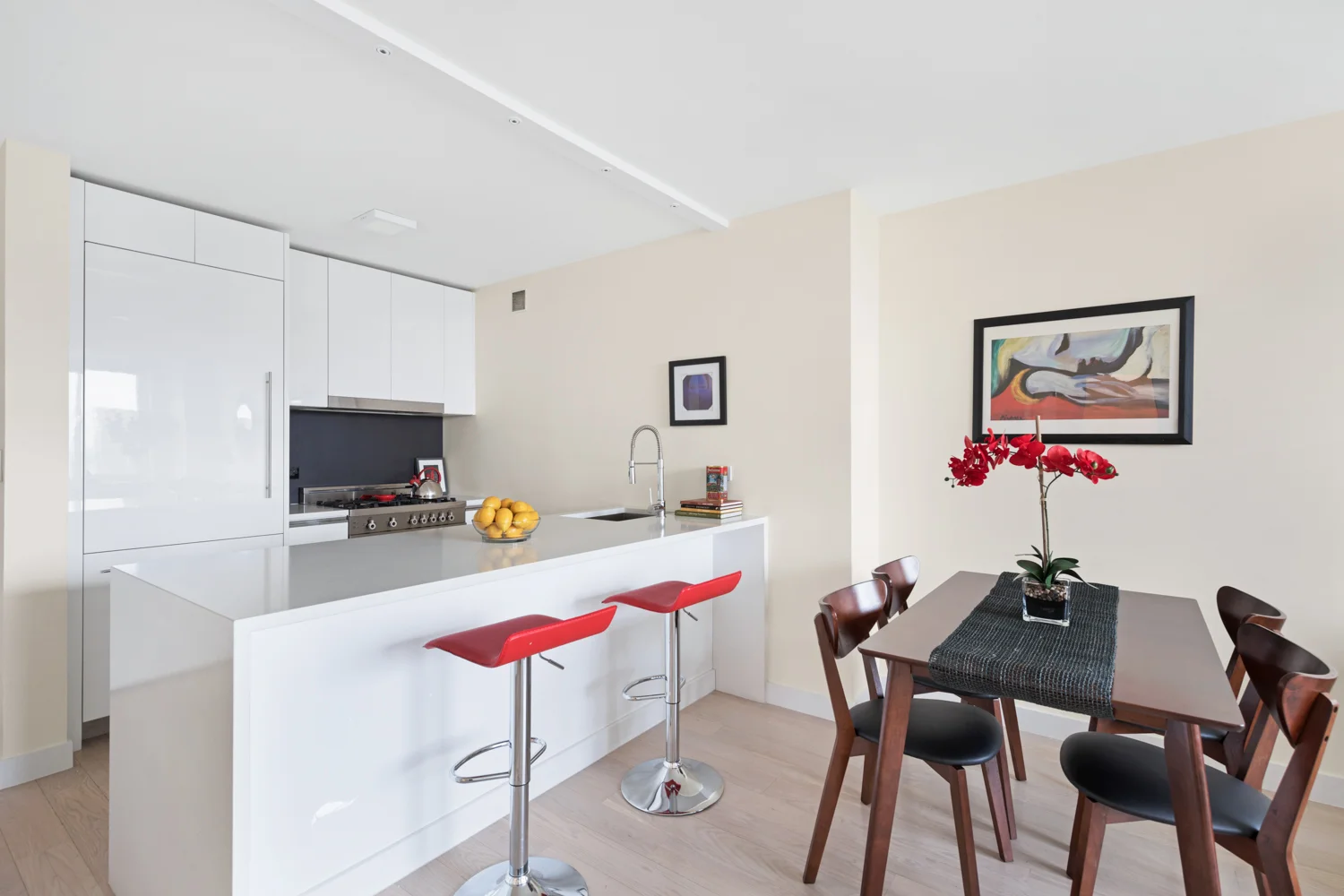Kitchen, Hell's kitchen Property