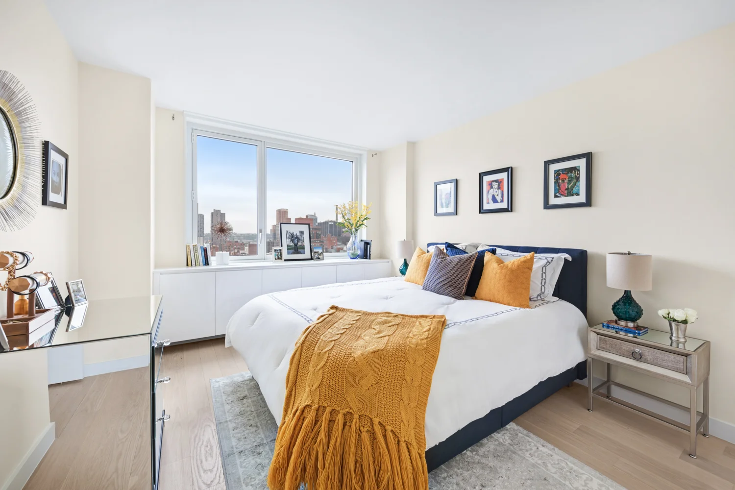 Master Bedroom, Hell's kitchen Property