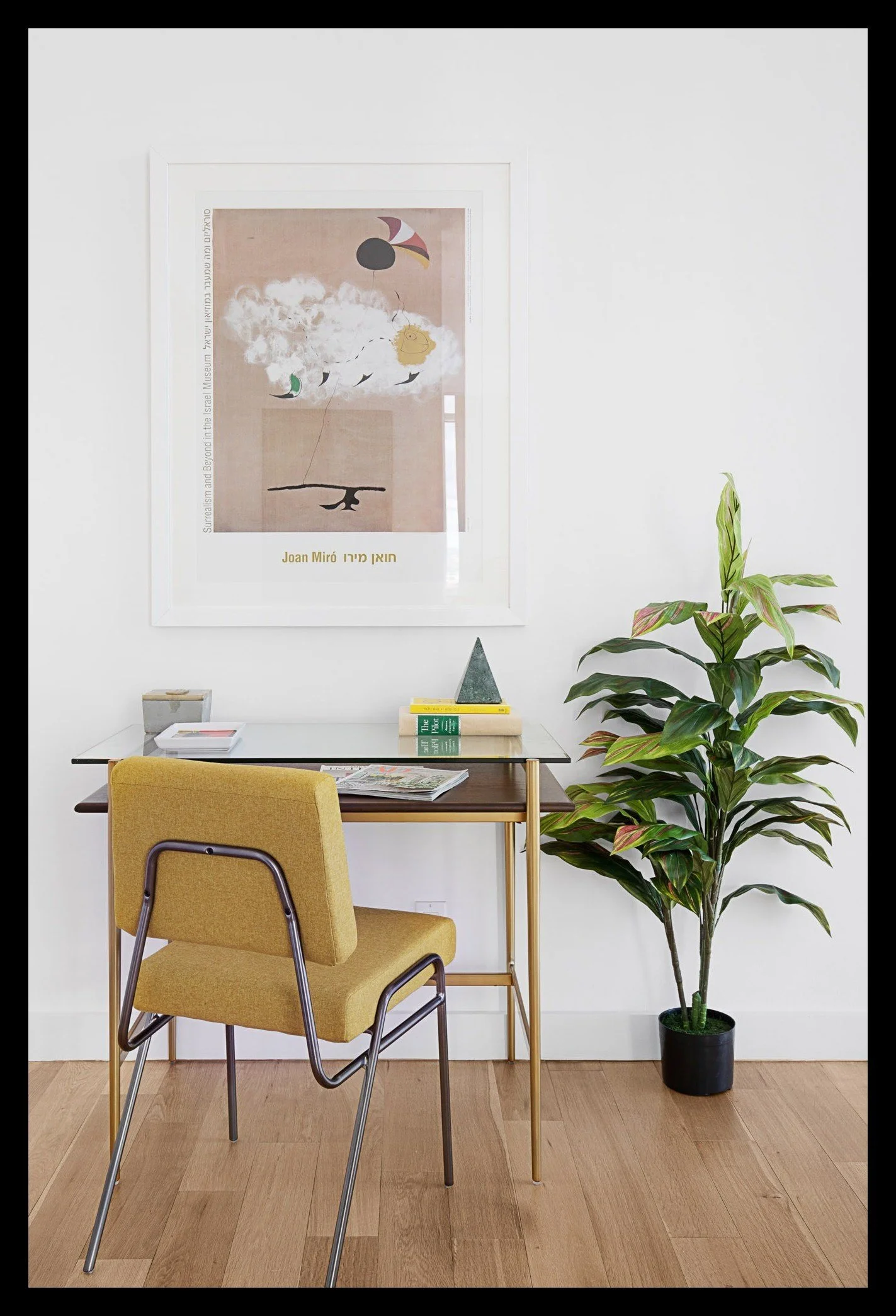 Interiors1blackframe2.jpg