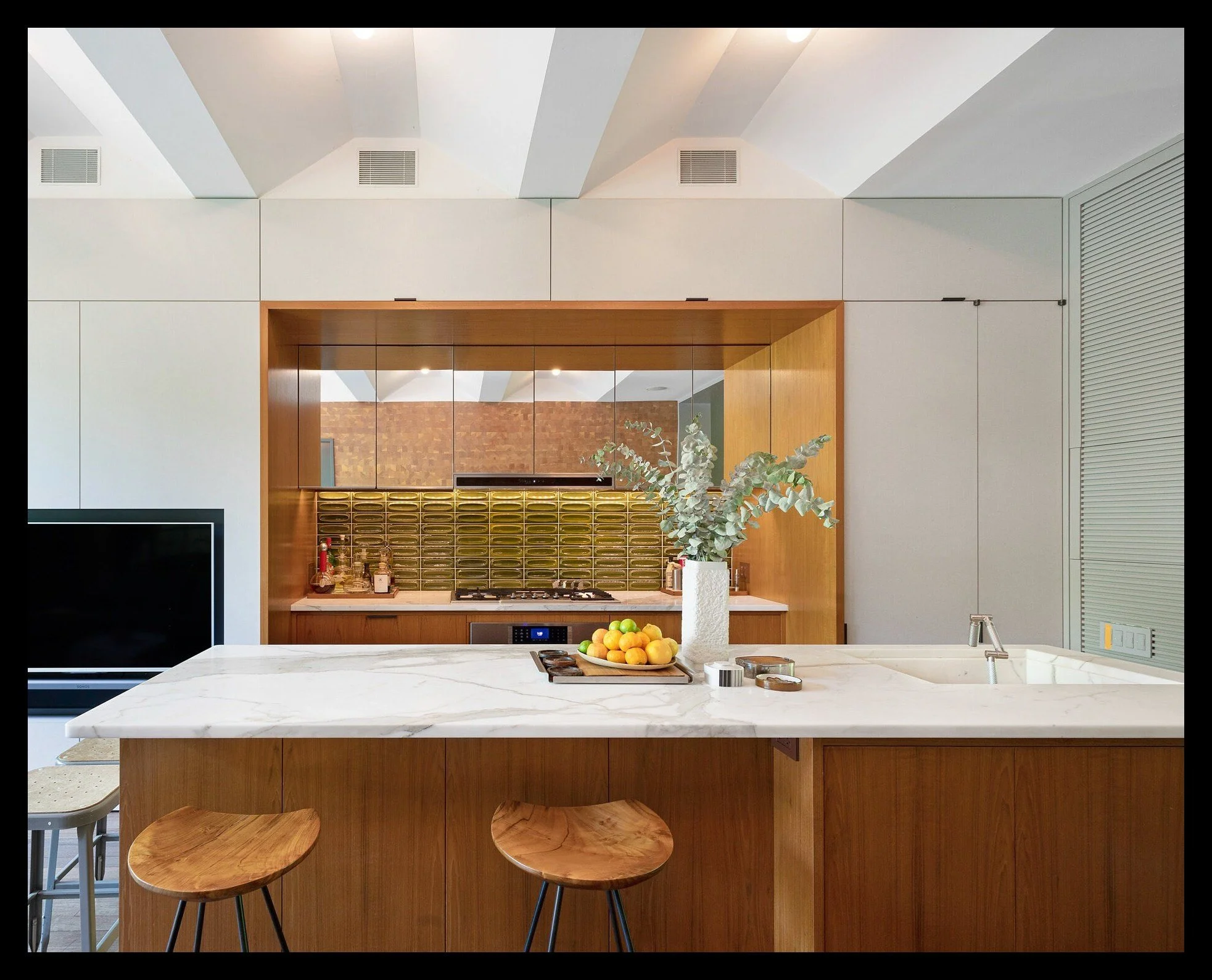 Interiors2blackframe2.jpg