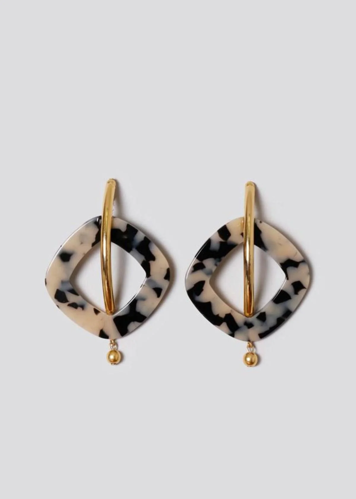 Realm-Earring-in-Dalmatian-Gold-20180201202431.jpg