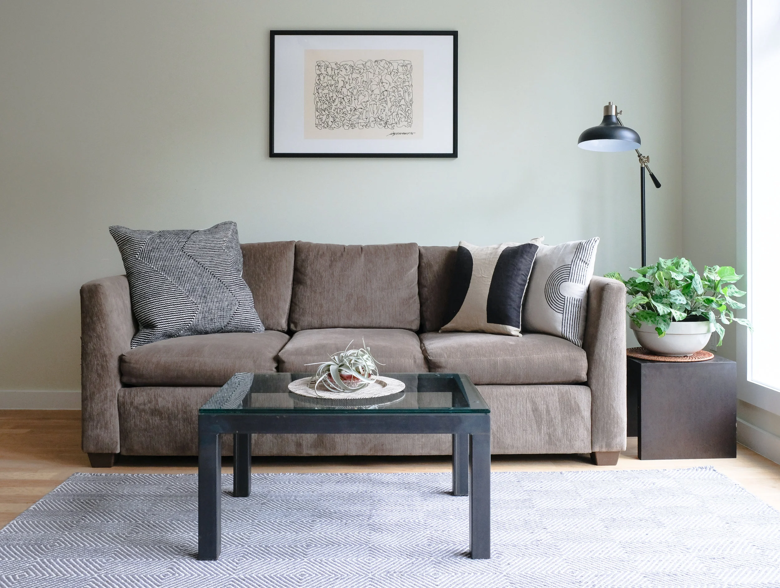 I incorporated black accents into my design at a recent staging project .