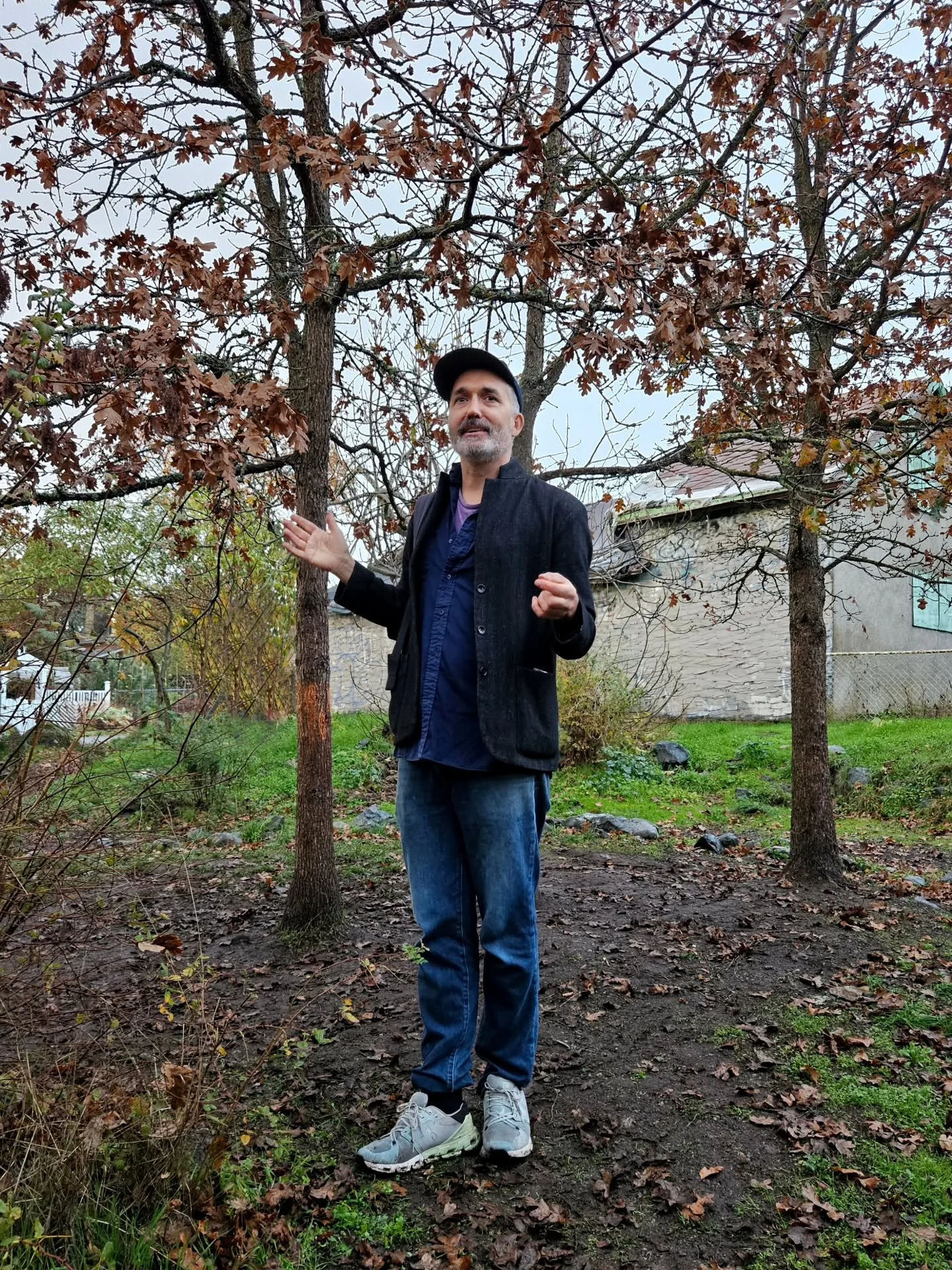 Yesterday I took part in an ink-making workshop with Jason Logan of @torontoinkcompany. I needed to leave early, so unfortunately had to miss what was likely the MOST IMPORTANT PART: the making of the ink! I did however get to learn about foraging fo