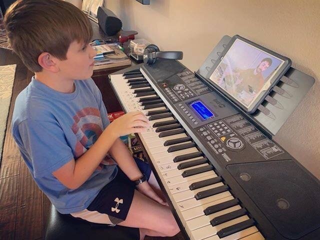   ONLINE LIVE MUSIC LESSONS   for beginner, intermediate, and advanced students of all ages  CALL 661-253-9262 or 818-502-8975 NOW   Request Info  