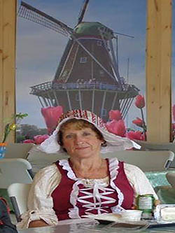 2014 yolande hollandaise Yolande qui travaille dans le bistro