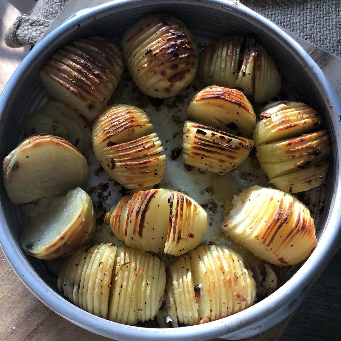 Hasselback potatoes from @joannagaines&rsquo;s cookbook Magnolia Table Vol 2. Fluffy on the inside and crunchy on the outside. We loved them! #familydinner #crunchypotatoes #roastedpotatoes #sidedish #magnoliatablecookbook #eatrealfood #intuitiveeati