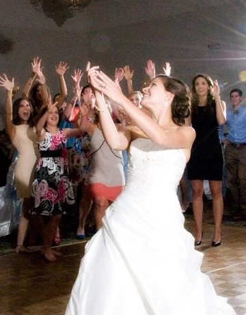 bouquet-toss.jpg