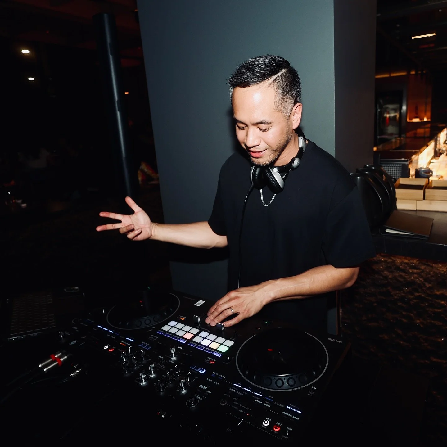 Happy Monday! I had a fun weekend playing at Clarendon Ballroom on Friday and then two weddings Saturday and Sunday. Got a couple days off then I’m back at Modan in Tyson’s on Friday. If you don’t have plans, come out for dinner, dr