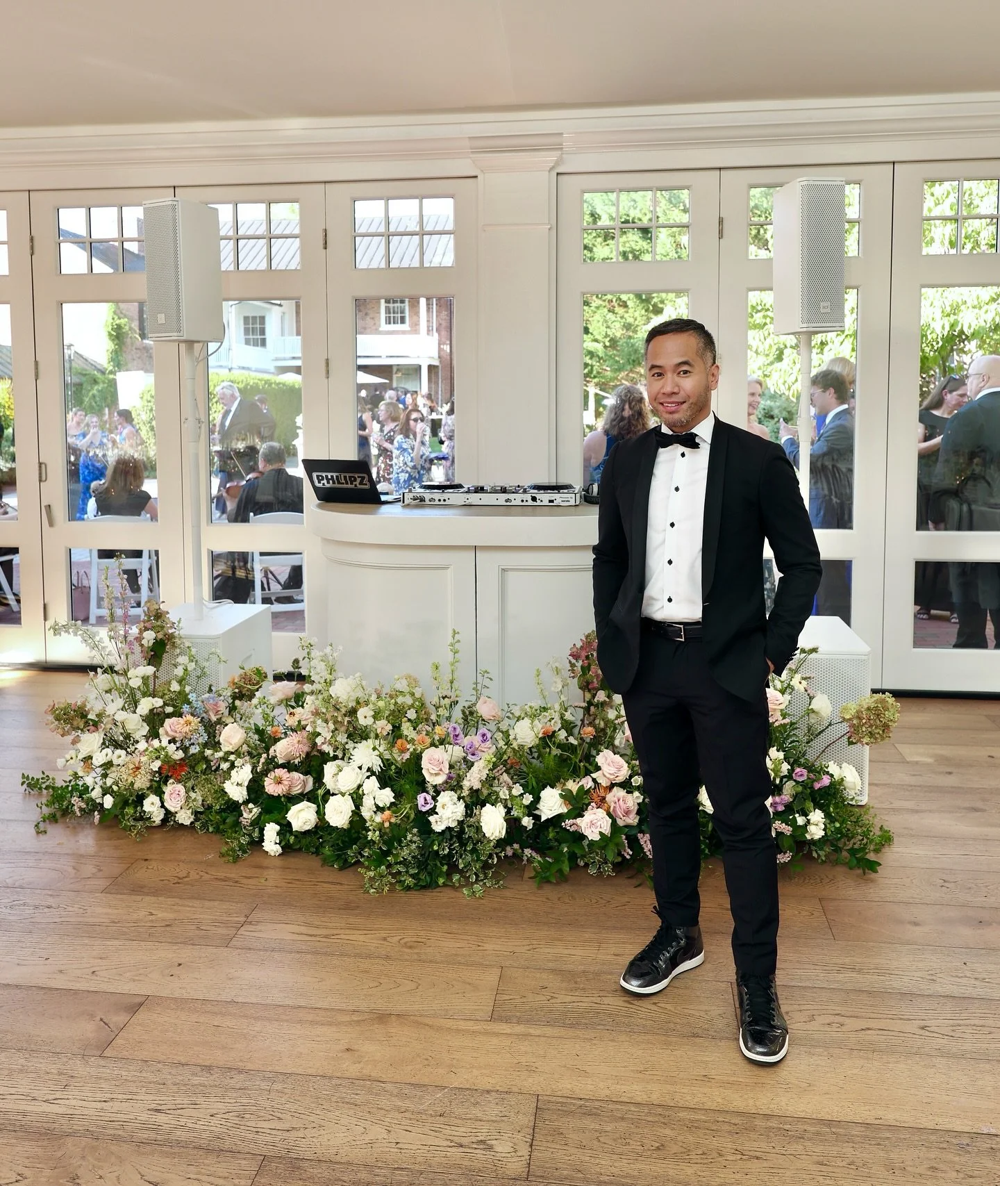 Was great to be back at Birkby House in Leesburg for a wedding on Saturday night. Shout out to @smthingvintage once again on another dope DJ booth, @sophiefelts on the florals to make it extra eye catching, and @annekelleydc for recommending me to th