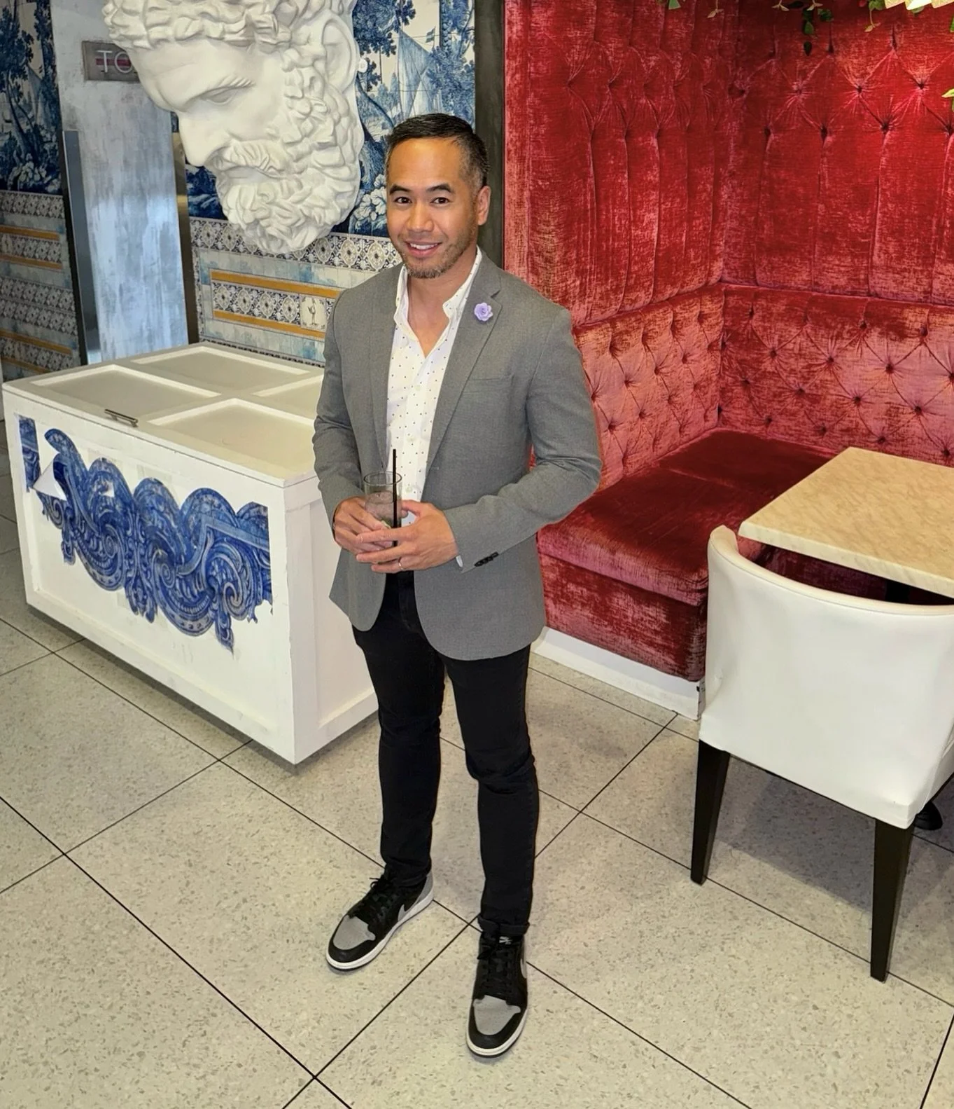 Happy Friday! I’ve got two weddings Friday and Saturday along with South Block Reston Grand Opening sandwiched in between. Time to celebrate! This pic is from my gig last night at La Vie. Beautiful spot at the Wharf in DC. Hope everyone has a g