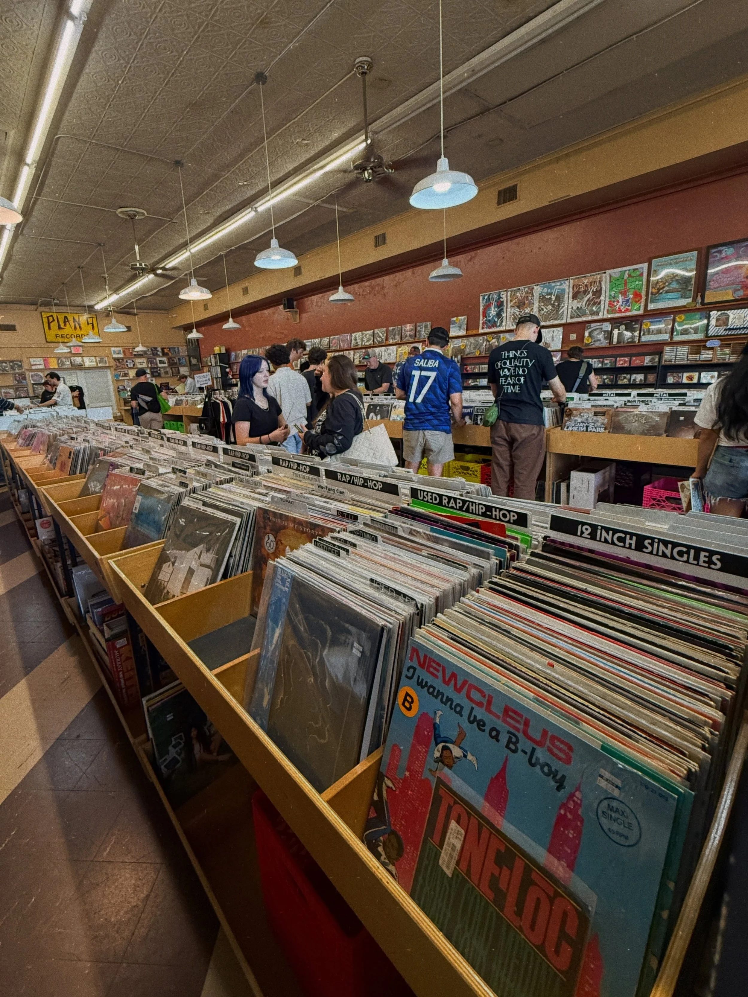 Second stop in Richmond on Sunday. @plan9music 

What are some other dope record spots in Richmond I should hit up next time?

#vinyl #vinyldj #vinylstore #richmond #recordstore