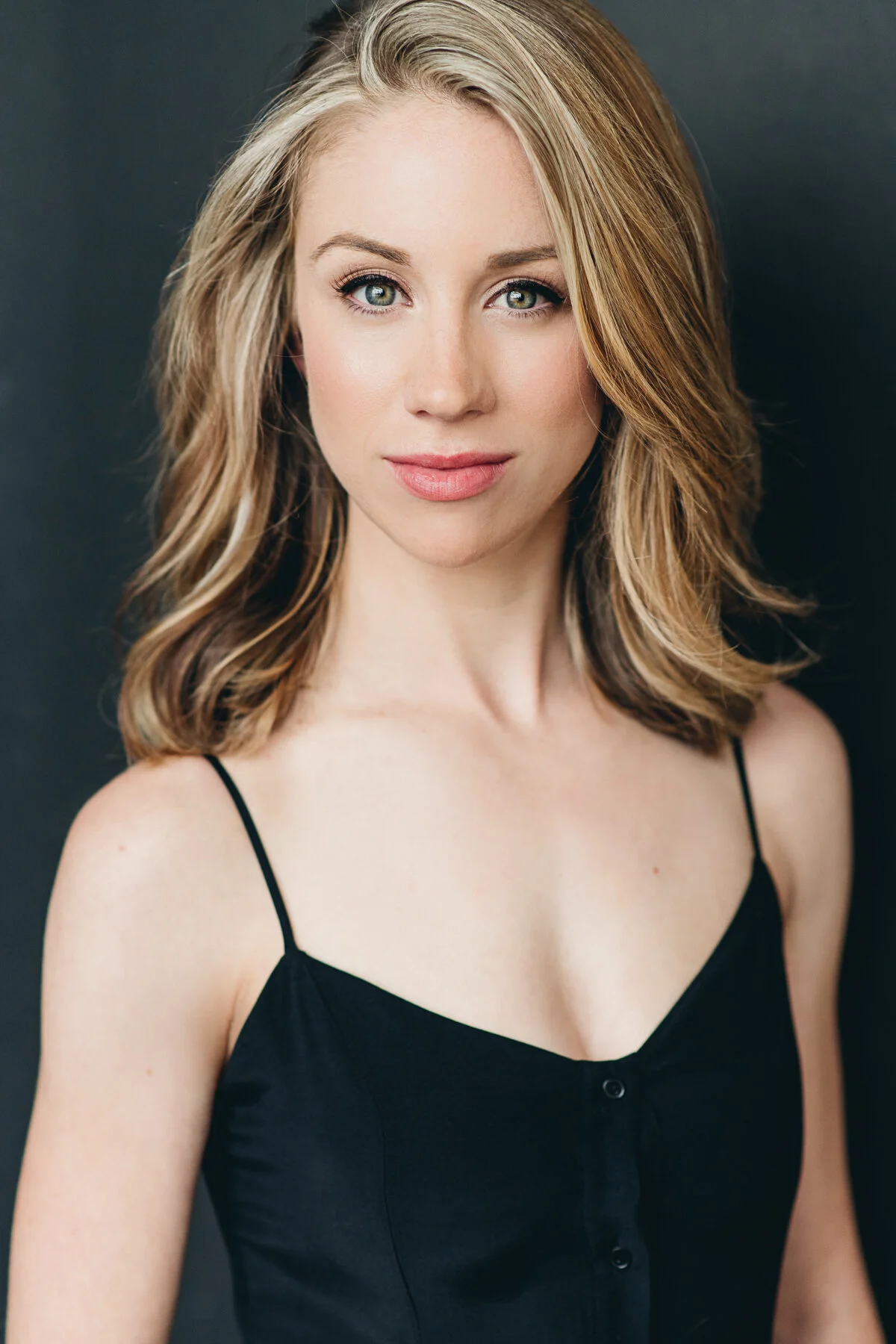 Dana Schiemann - 5'4" - 110lbs - Green Eyes - Balayage Blonde