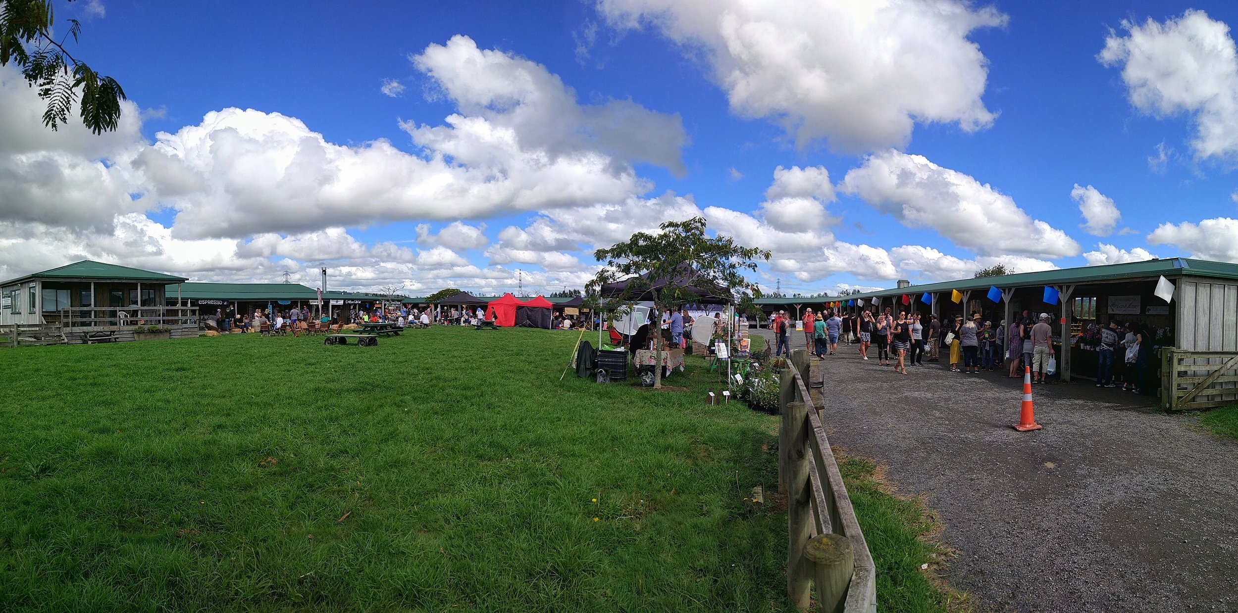 20180325_New_Zealand_Auckland_Clevedon_farmers_market_pano.jpeg