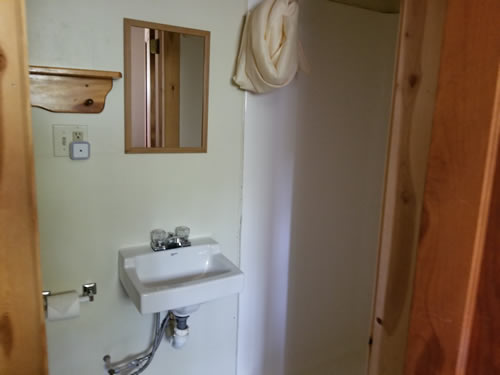 Cabin2Bath1.jpg